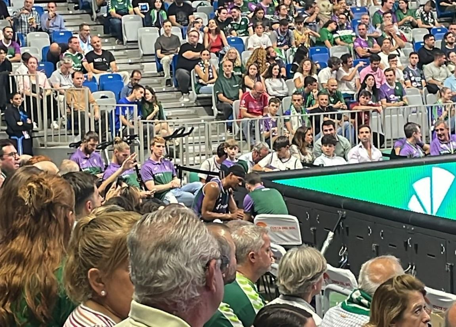 Taylor, en el banquillo.