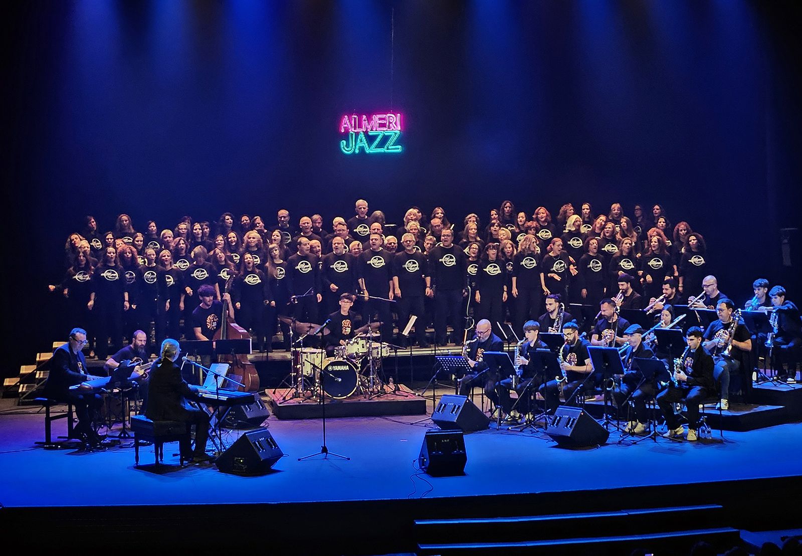 Imagen del Coro Gospel y la Big Band Clasijazz.
