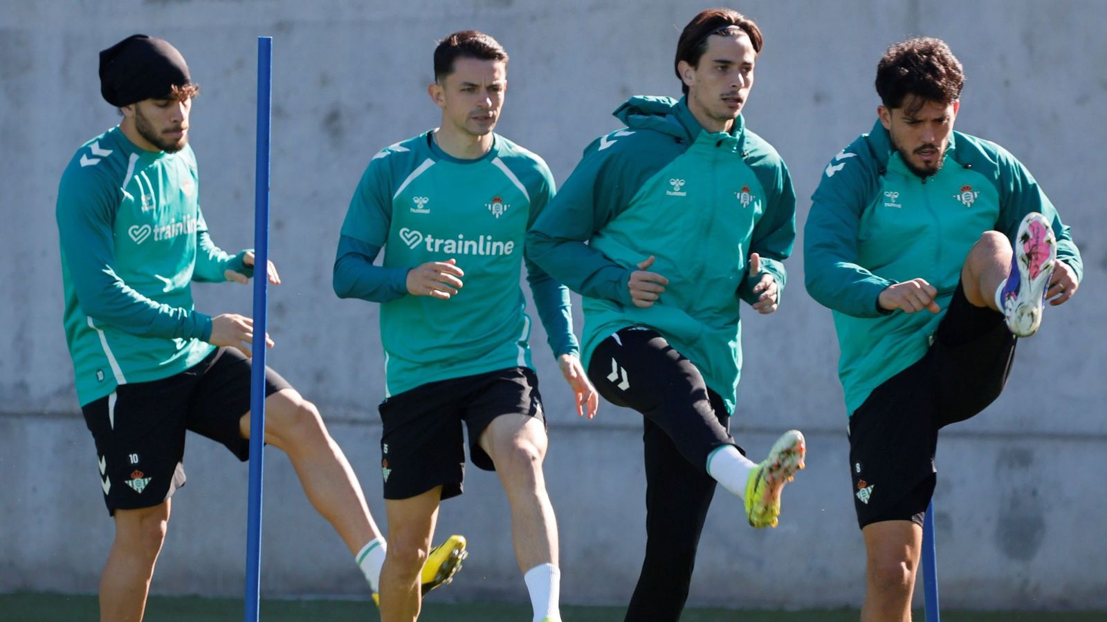 Abde, Álvaro Fidalgo, Valentín Gómez y Fornals se ejercitan.