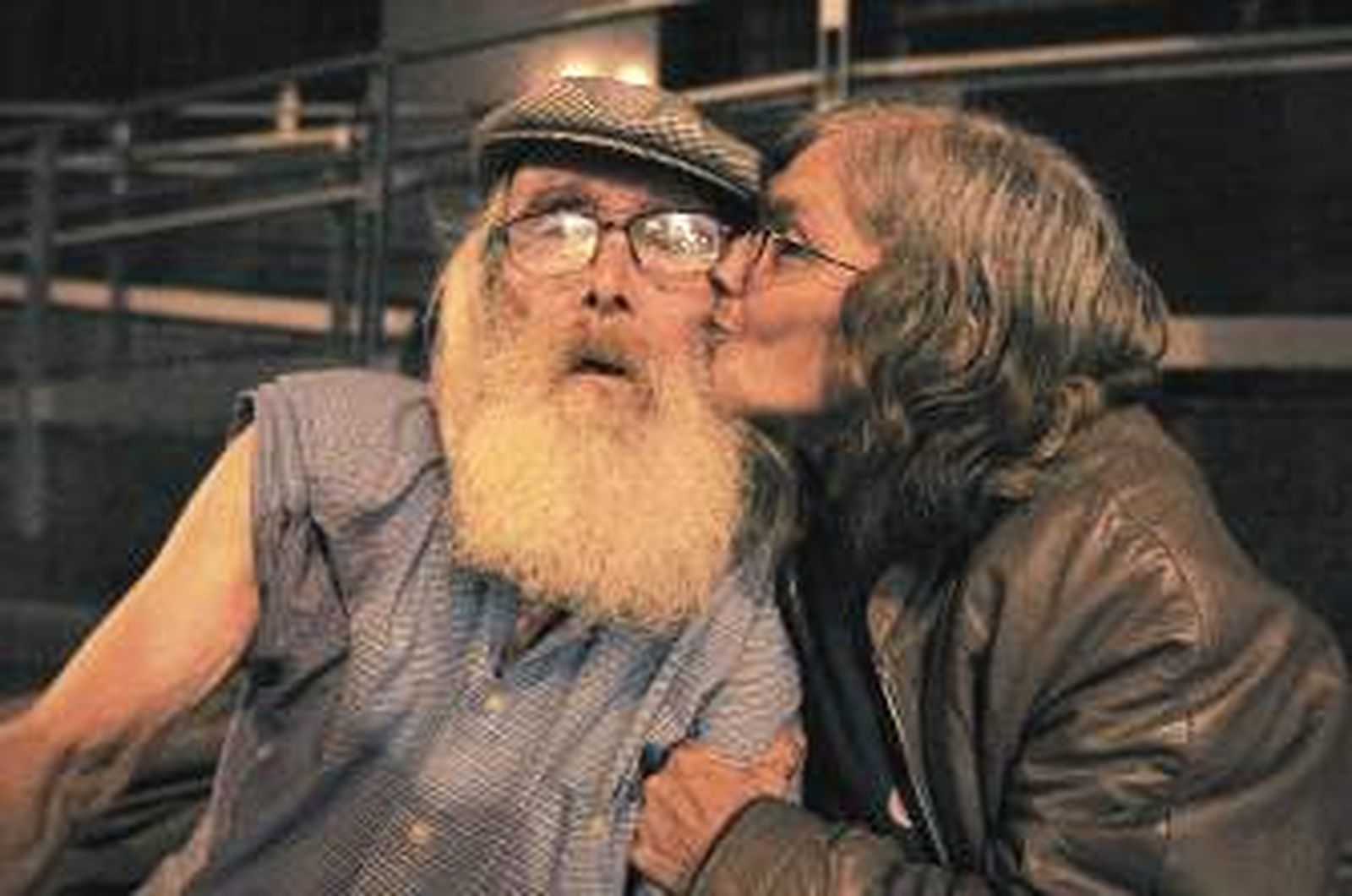 Mendigos y sin un techo, pero no solos