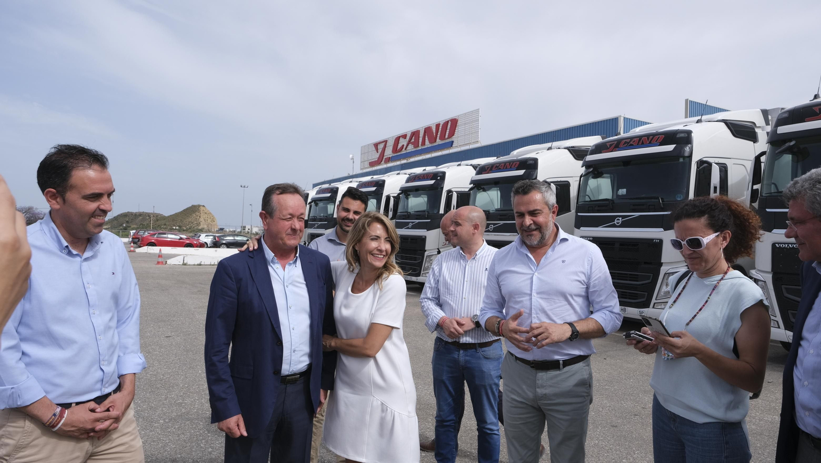 Imágenes de la visita de la Ministra Raquel Sánchez a Transportes J. Cano, en Antas