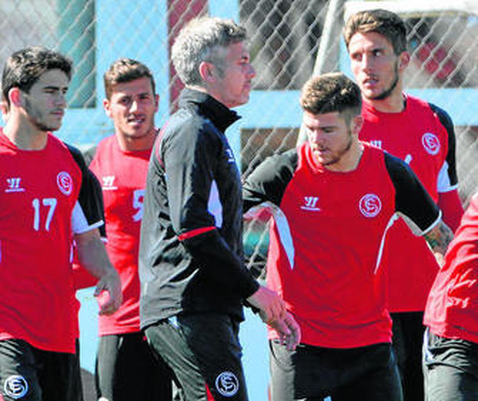 Alberto Moreno, junto al preparador físico, Sergio Domínguez, en una imagen del pasado sábado.