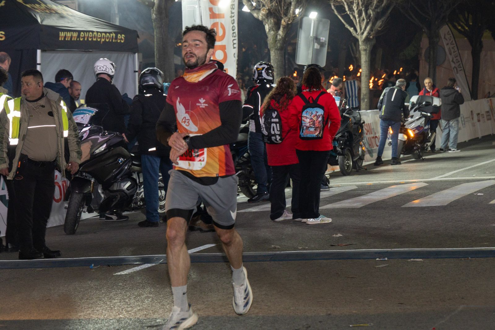 En imágenes: búscate en tu llegada a meta de la Carrera de San Antón 2026 (21)
