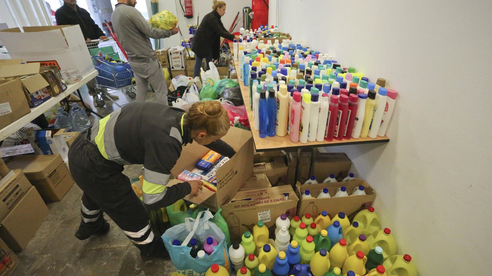 Punto de acopio en el centro cultural Beltrán Lucena.