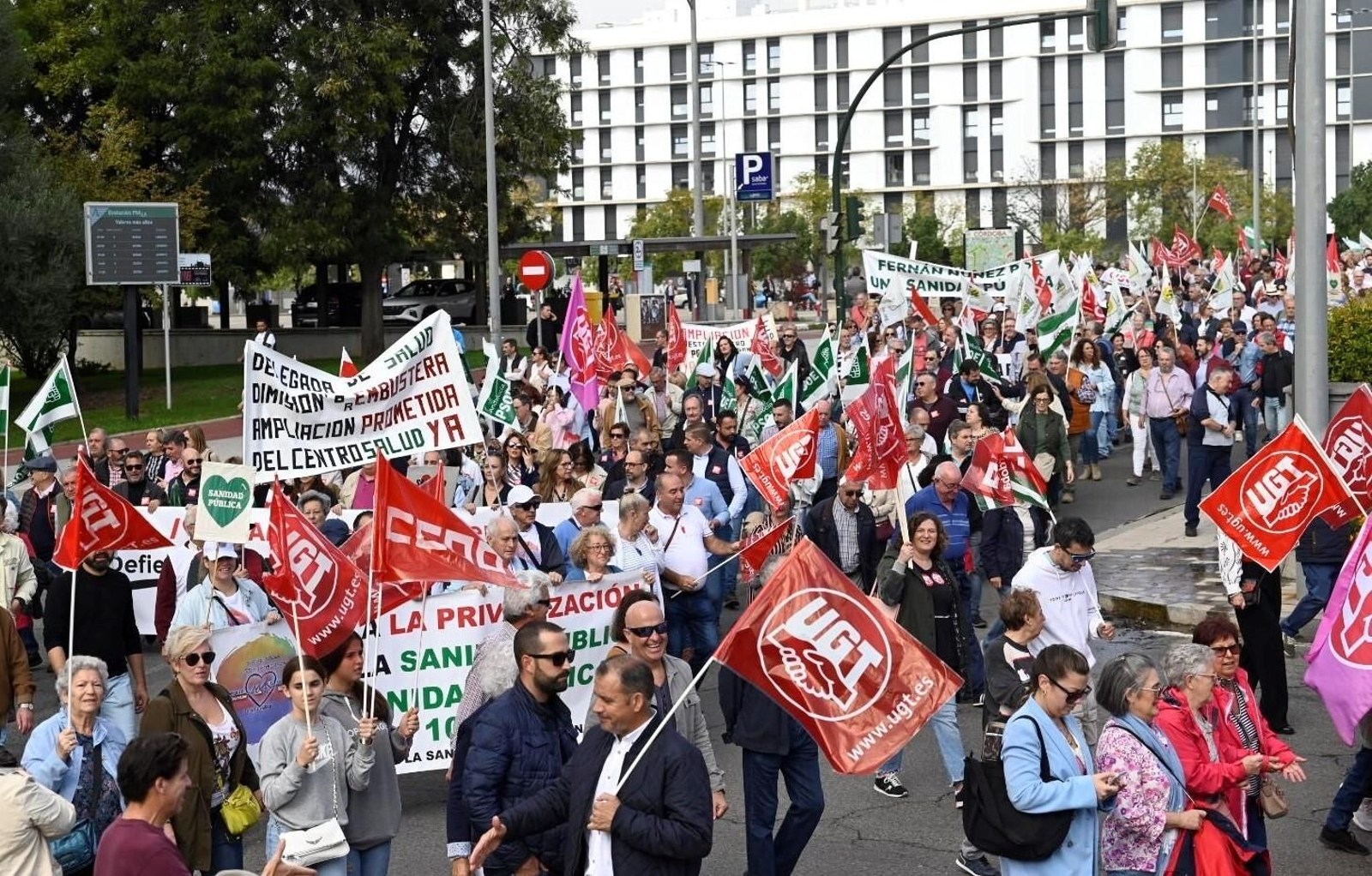 La manifestación en defensa de la sanidad pública en Córdoba, en imágenes