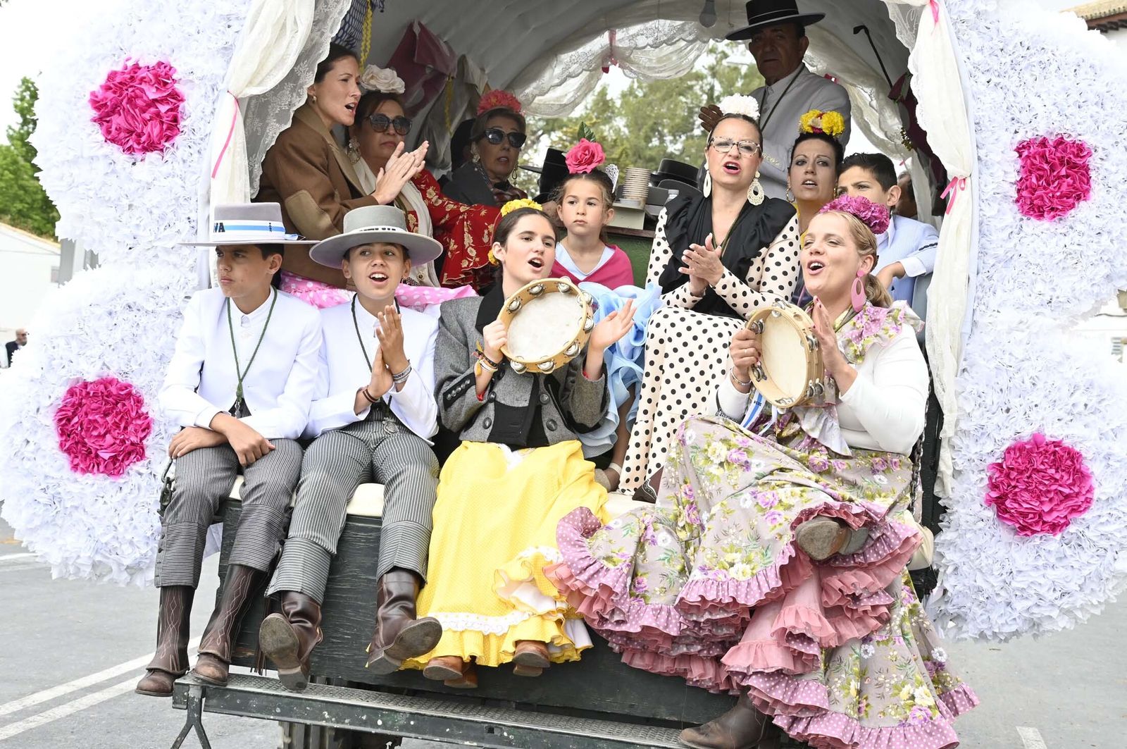 Imágenes de los carros de la Hermandad del Rocío de Huelva
