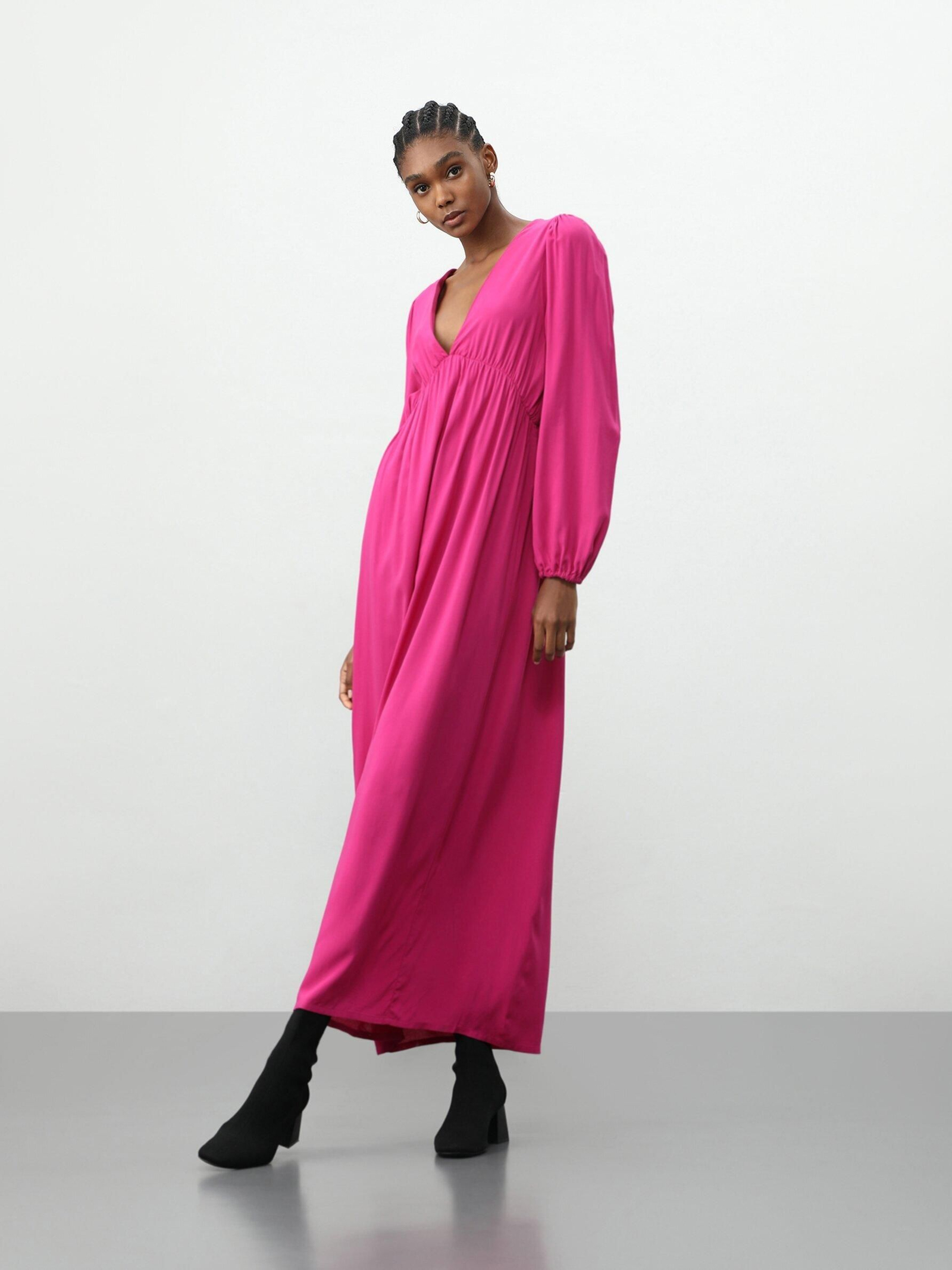 Vestido rosa y fluido de Lefties. Vestido rosa y fluido de Lefties.