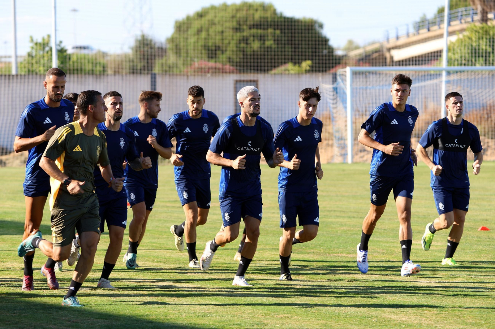 Los jugadores del Recreativo de Huelva durante uno de los entrenamientos de la pretemporada.