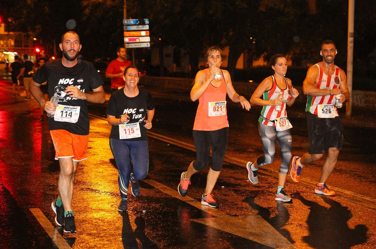 La VII Carrera Nocturna de Huelva en imágenes