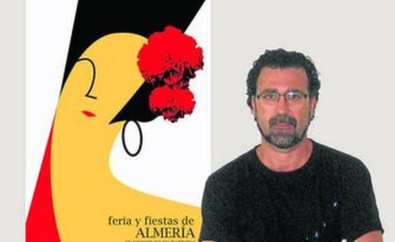 Martín Forés junto al cartel de la feria de Almería de 2008.