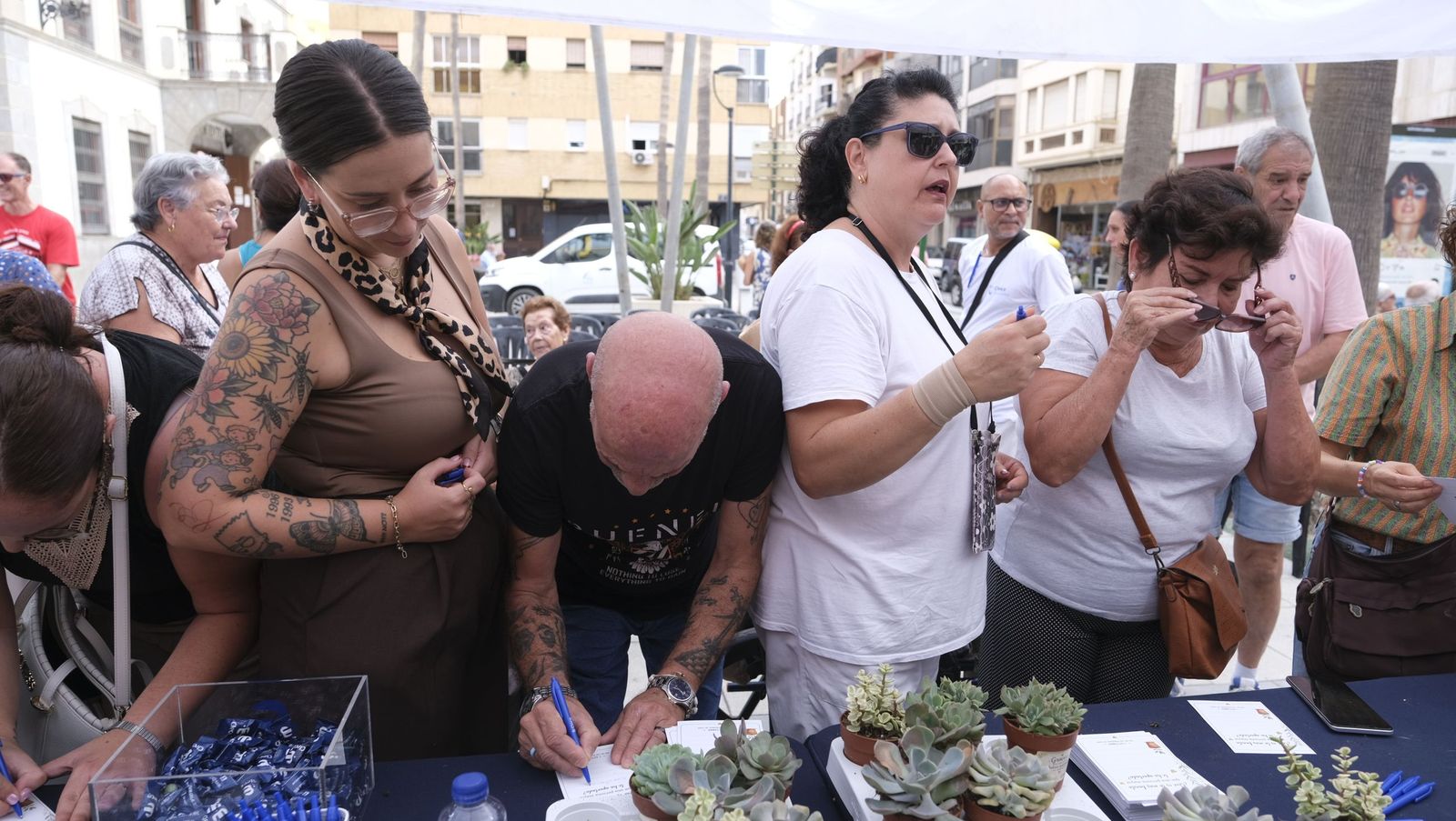 El Día de las Personas de Edad en Adra, organizado por el Ayuntamiento y Clece, en imágenes