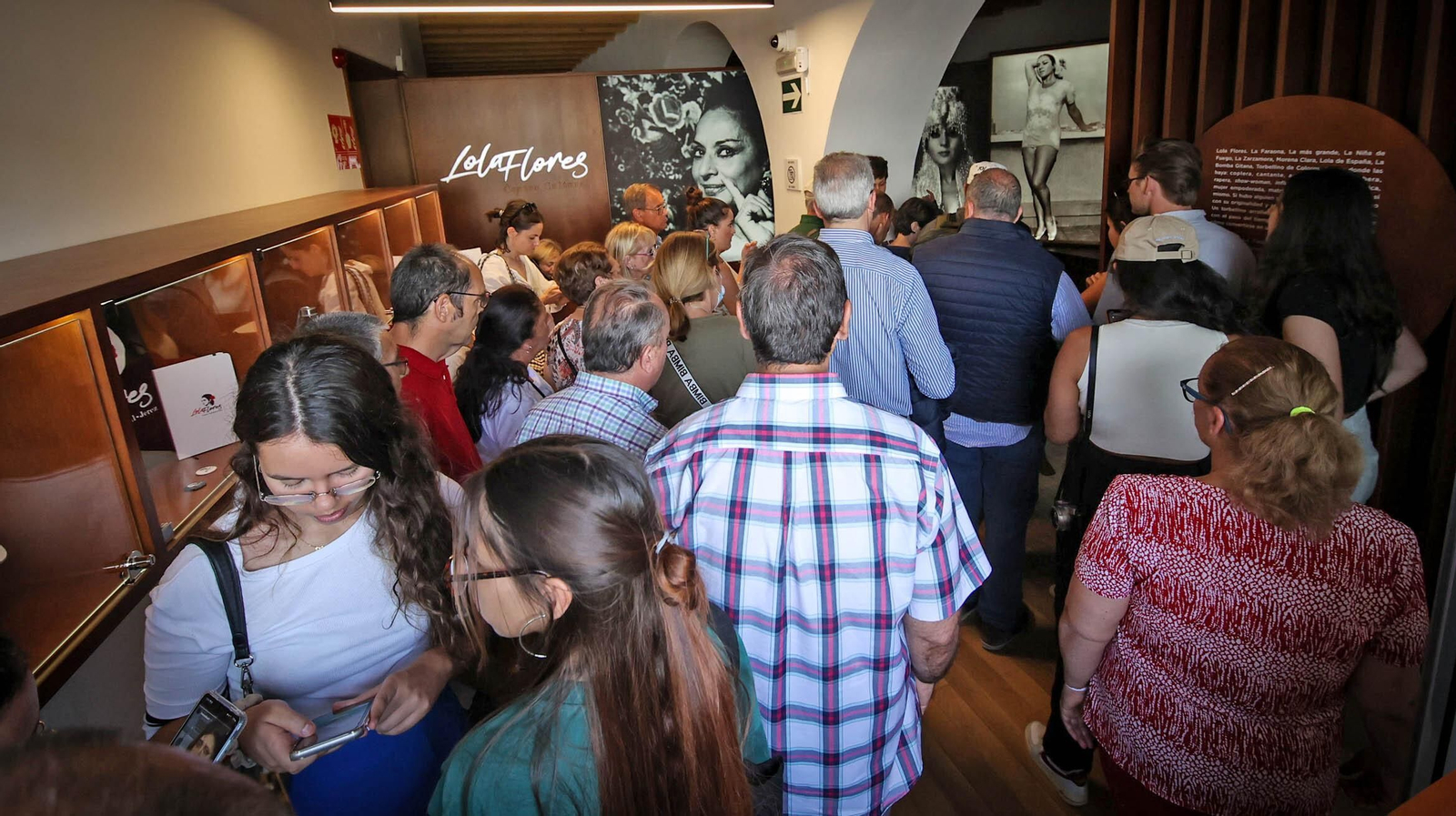 Colas en la primera jornada de puertas abiertas al Museo Lola Flores en Jerez