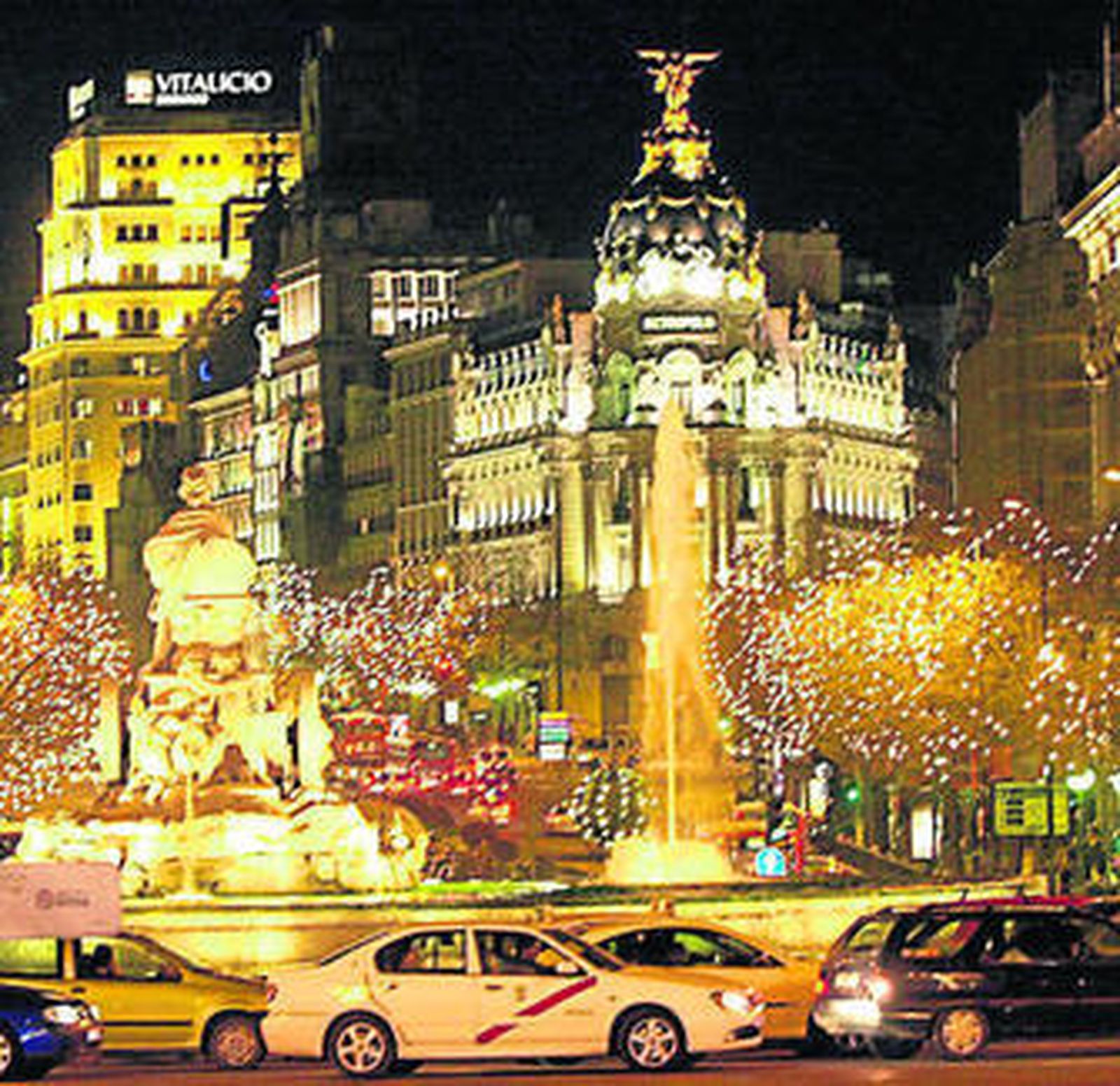 La Cibeles, iluminada en Navidad.