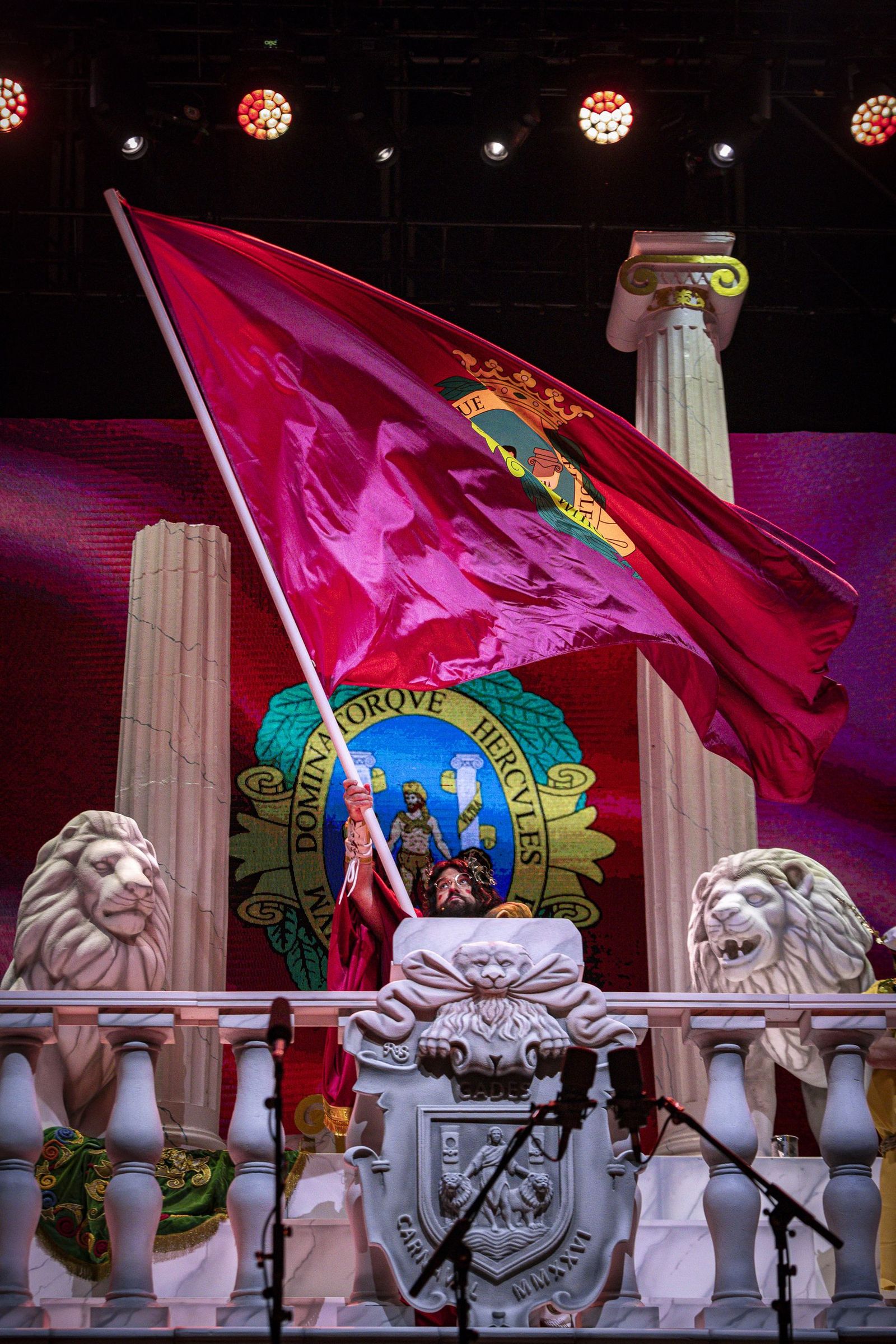 Las imágenes del pregón y la boda de Manu Sánchez en el Carnaval de Cádiz 2026