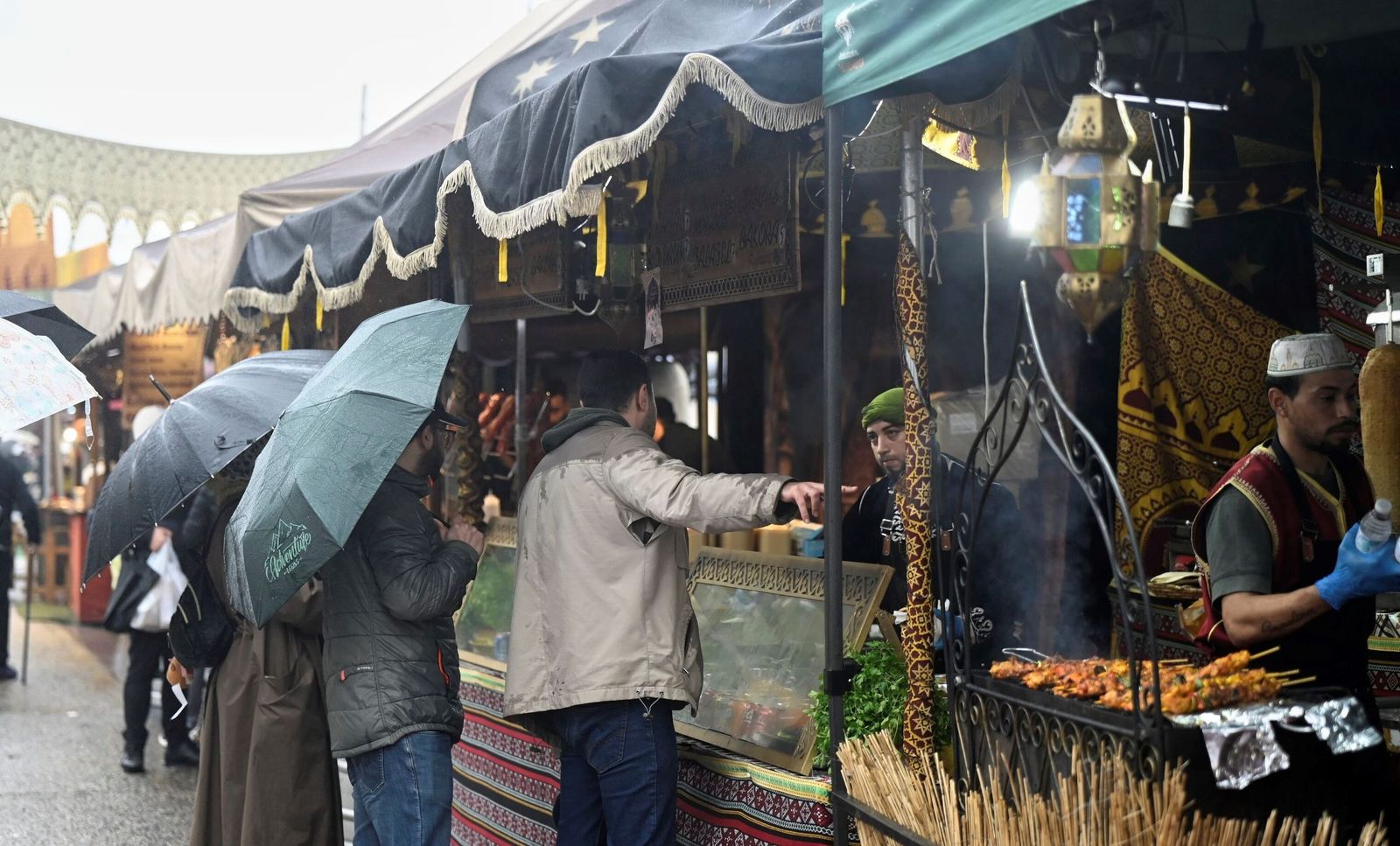 La lluvia desluce el último día del Mercado Andalusí