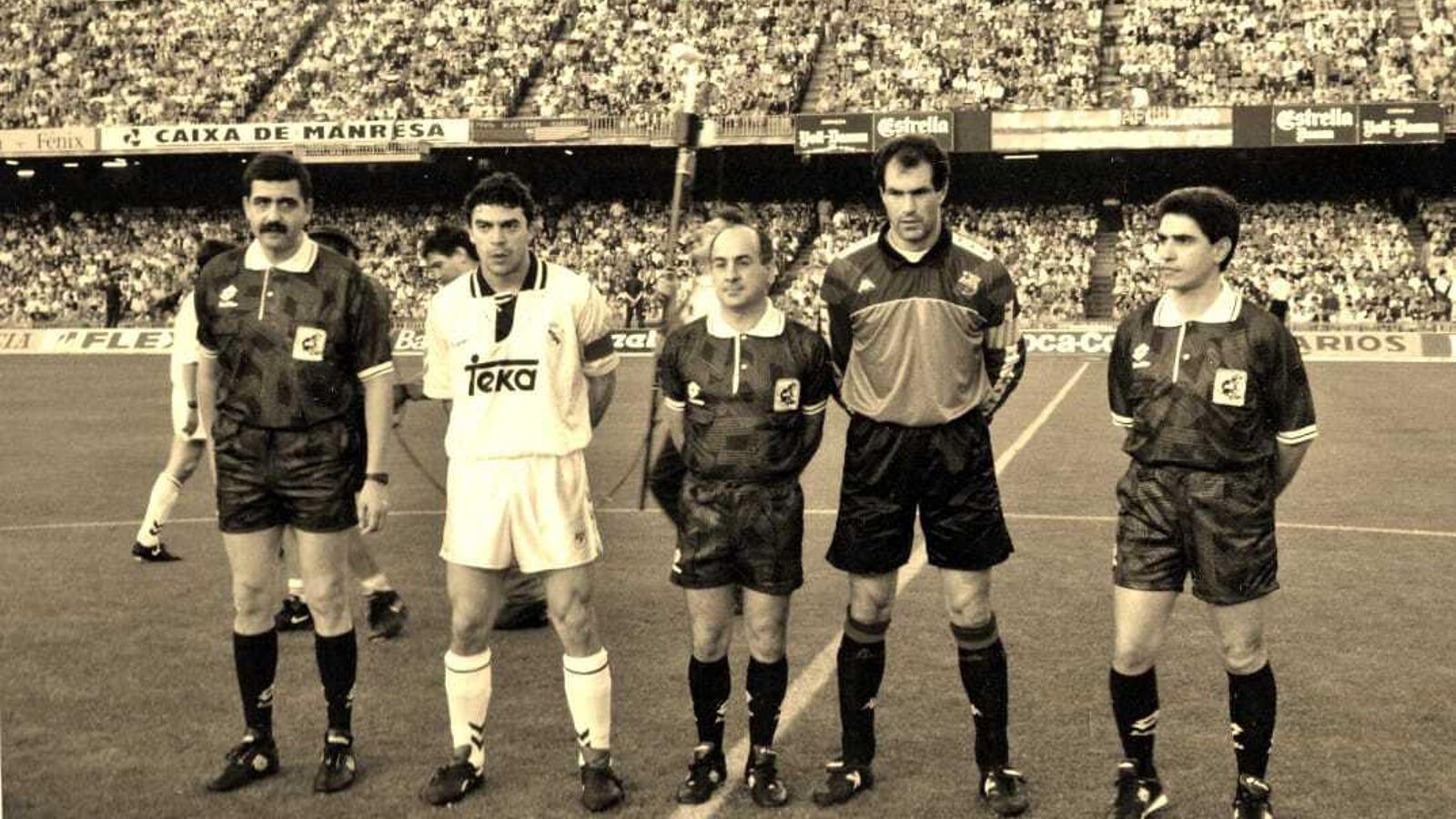 Linier con Juan Andújar en un Barça-Madrid en el Nou Camp en 1993.
