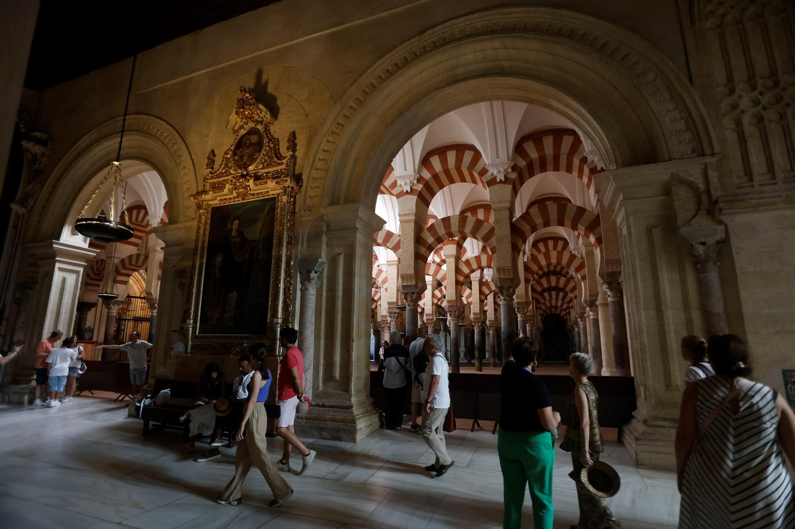 Los trabajos en la Mezquita-Catedral para supervisisar y evaluar los daños, en fotos
