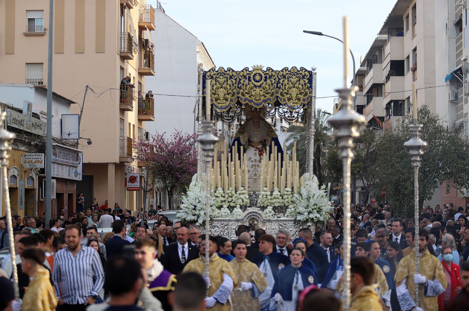Imágenes de la procesión de la Virgen de los Dolores por Las Colonias