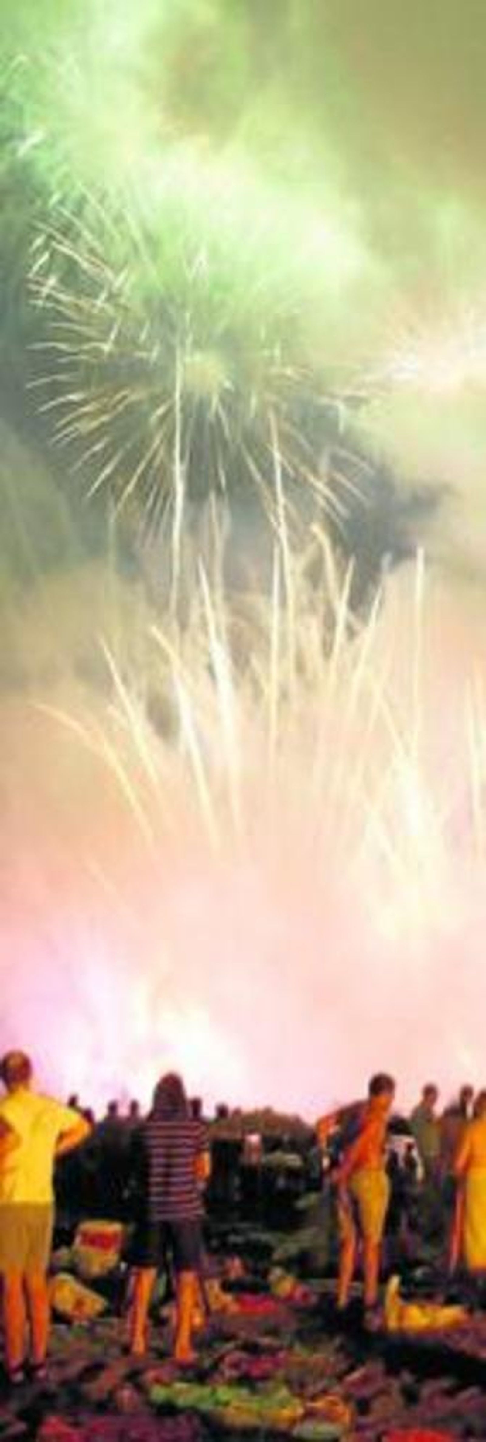 Fuegos artificiales en la playa de El Zapillo.