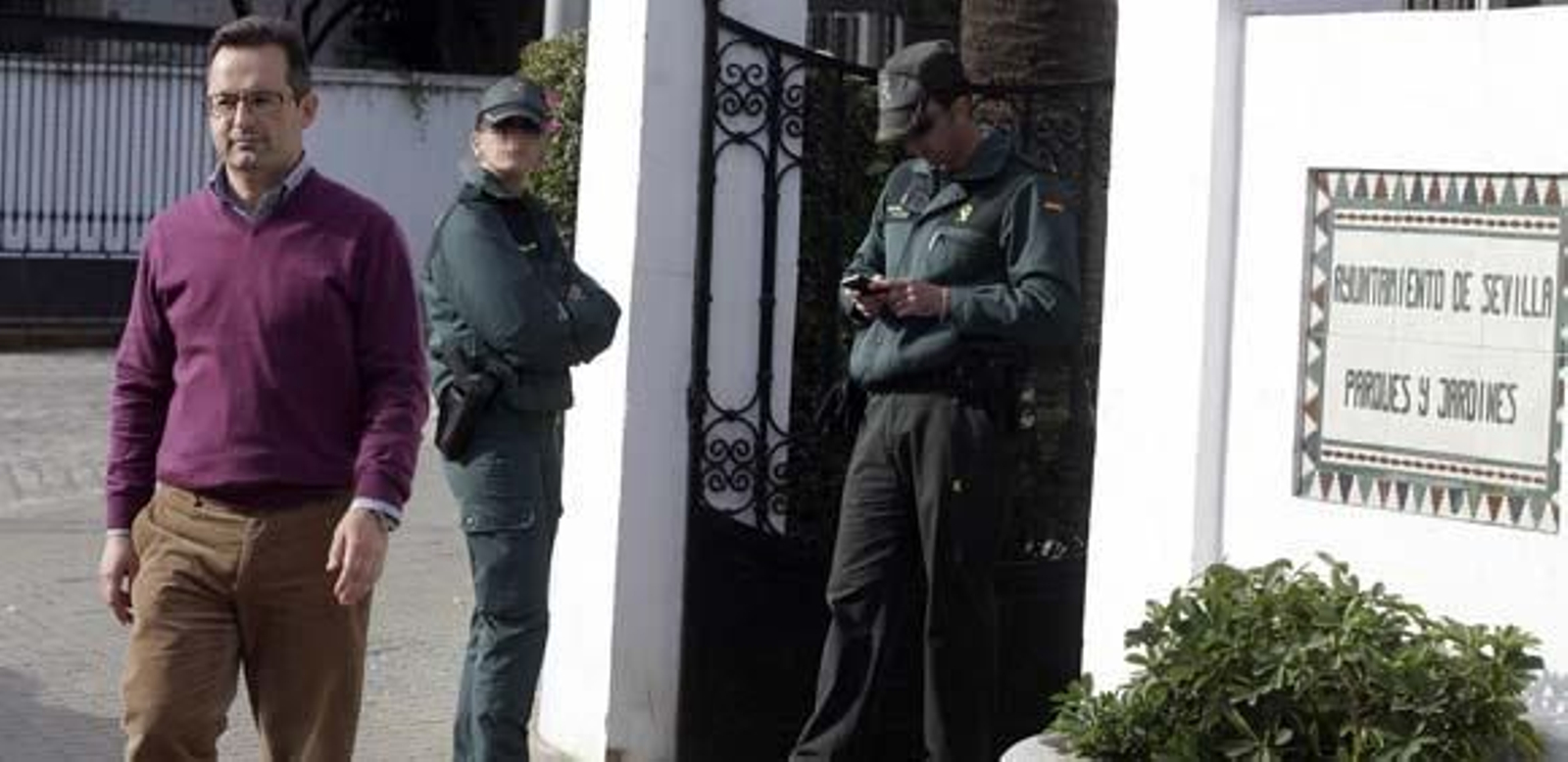 Zoido echa a su primer alto cargo