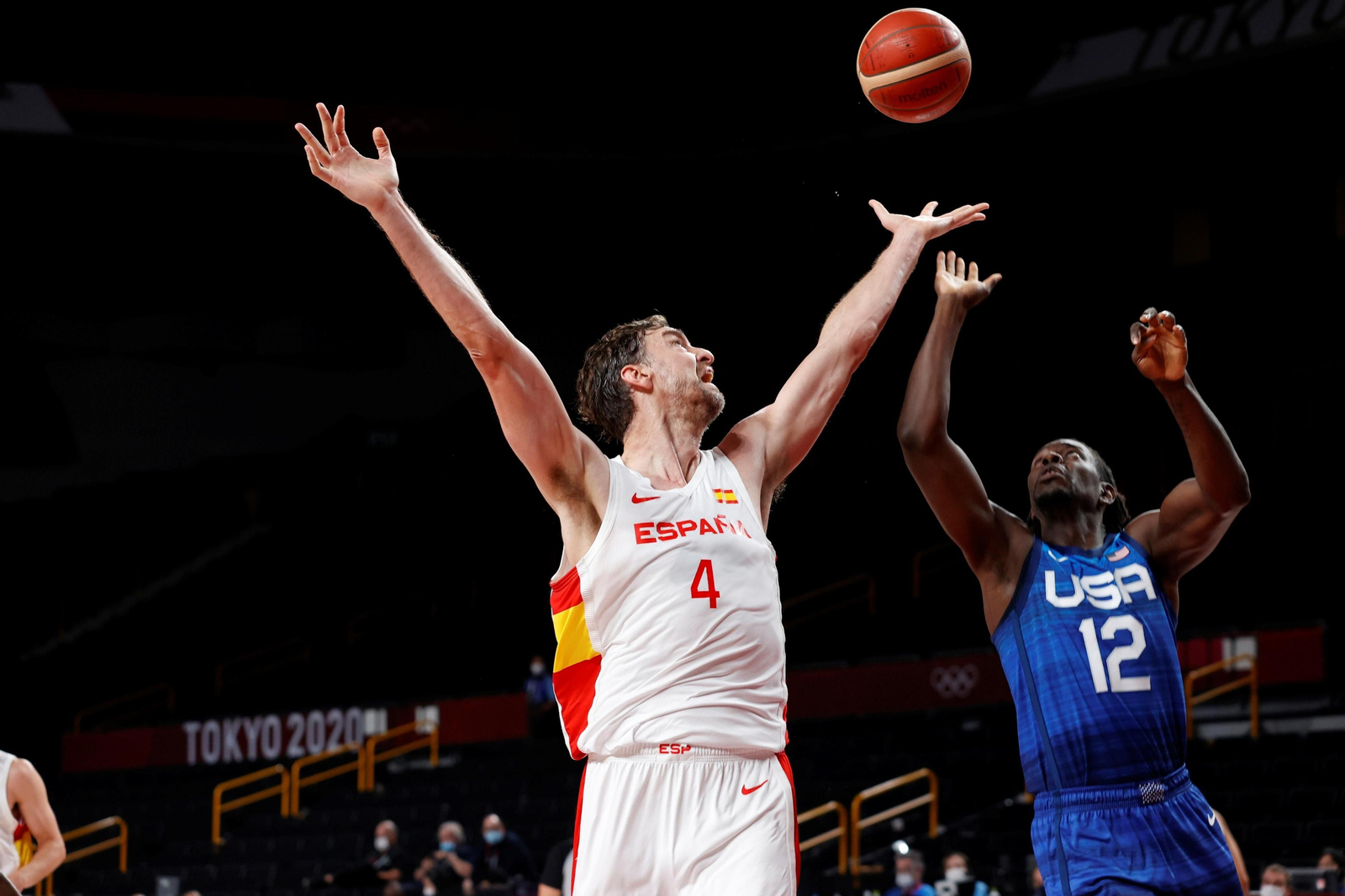 Pau Gasol cerró en Tokio una espectacular trayectoria con la selección. En la imagen, en el partido frente a Estados Unidos.