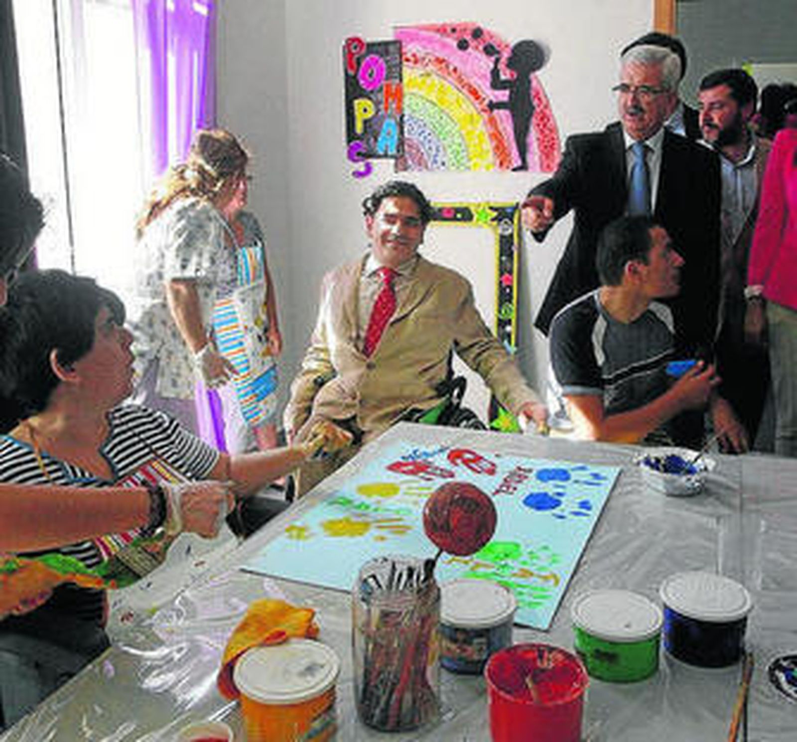 Un instante de la visita de las autoridades.