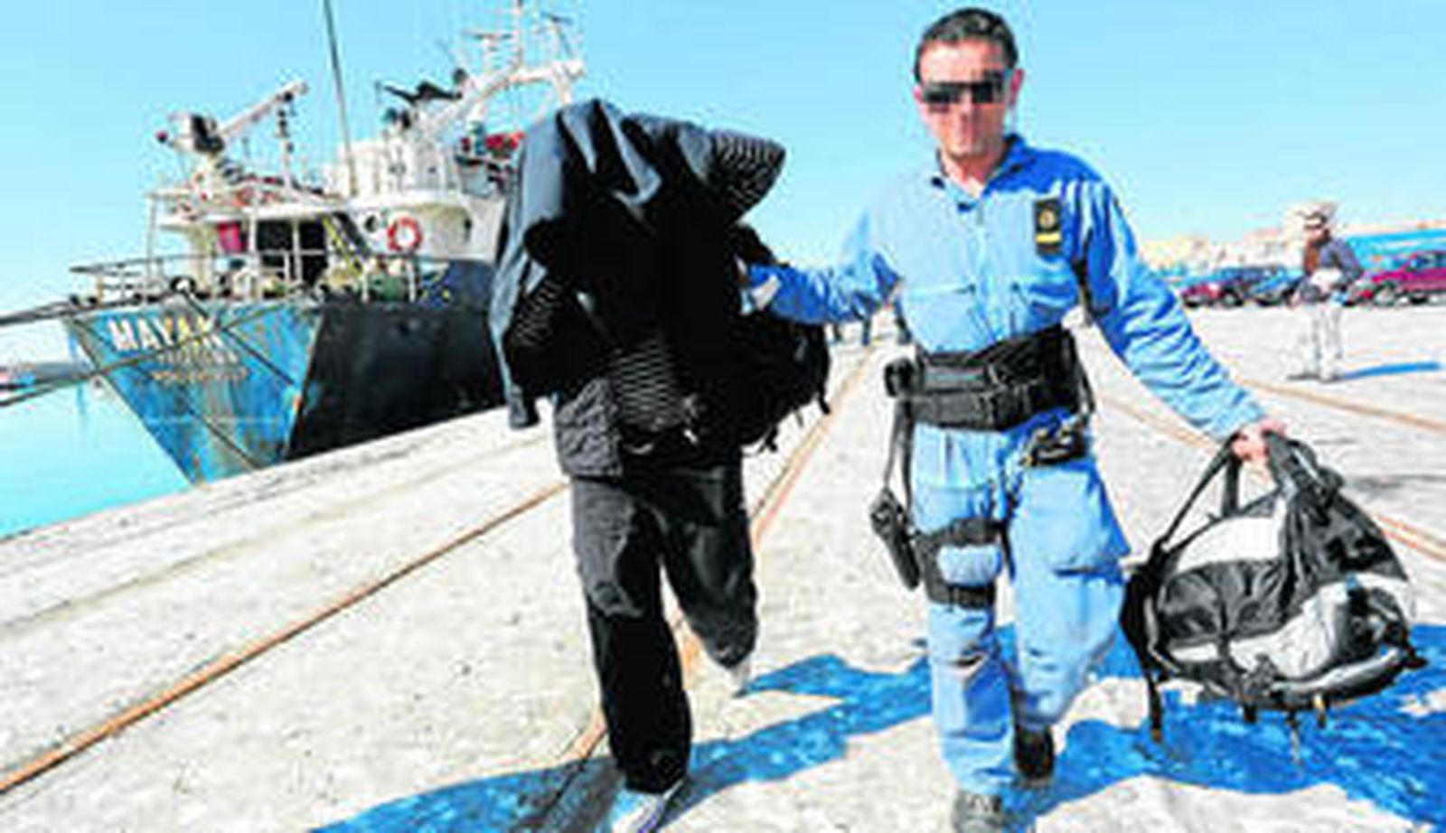 Desembarco de los detenidos en el Puerto de Málaga el 17 de marzo.