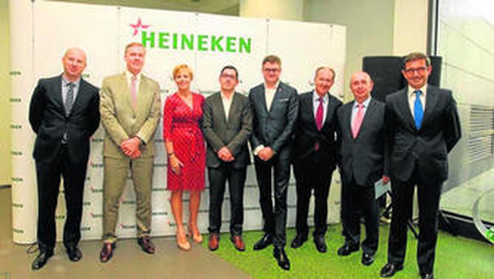 Jordi Borrut, director de Ventas y Distribución a Hostelería de Heineken, Richard Weissend, presidente ejecutivo en España de Heineken, María Ángeles Rodríguez de Trujillo, directora de Responsabilidad Social Corporativa de Heineken, José María Aizega, director del Basque Culinary Center, Javier Andrés, chef estrella Michelin en La Sucursal, los distribuidores Diego Izquierdo y Pascual Alcahuz, y Jorge Paradela, director de Relaciones Corporativas de Heineken.