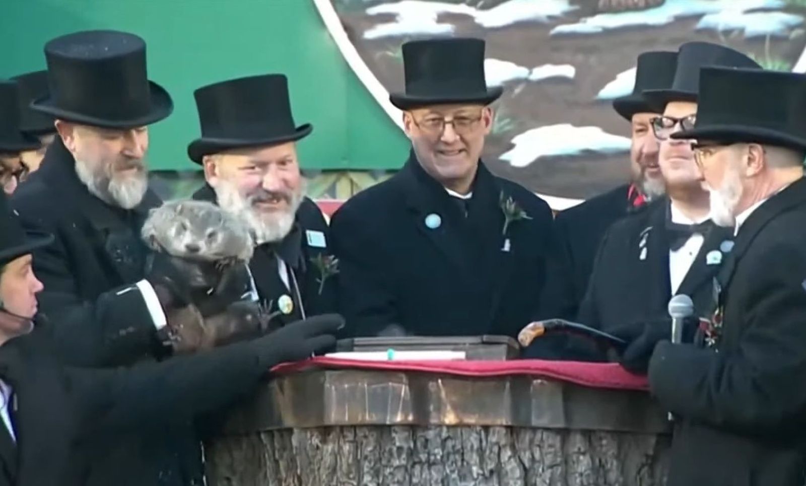 Momento de la ceremonia de la marmota
