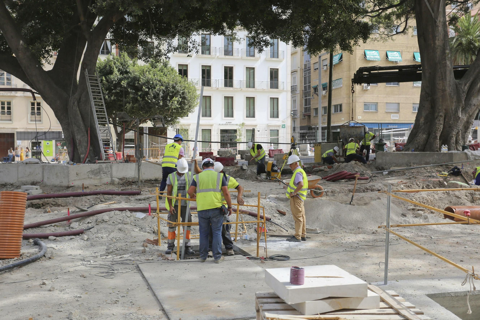 Fotos de la obra a contrarreloj en la Alameda Principal de Málaga