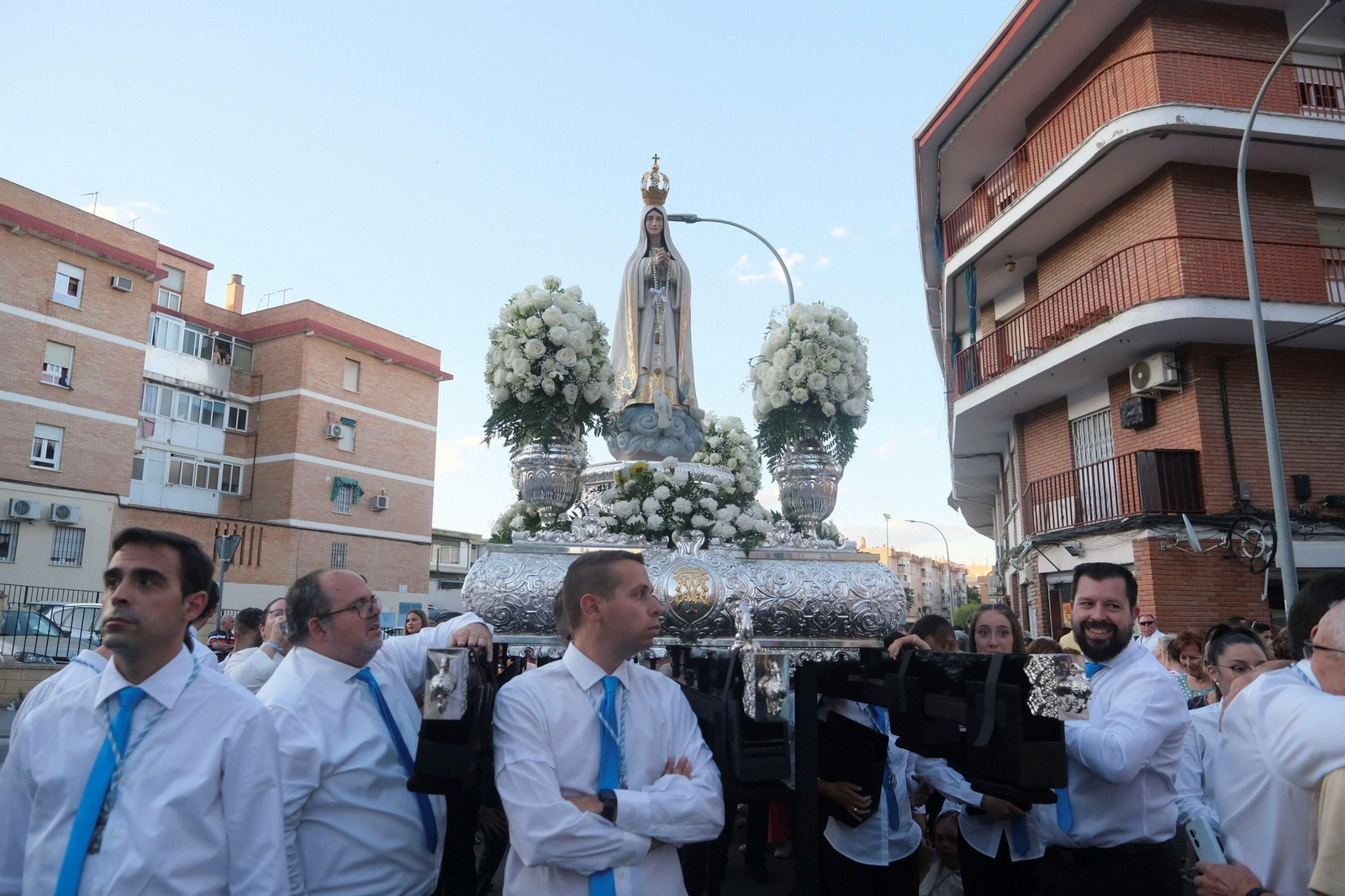 La procesión de la Virgen de Fátima de Córdoba, en imágenes