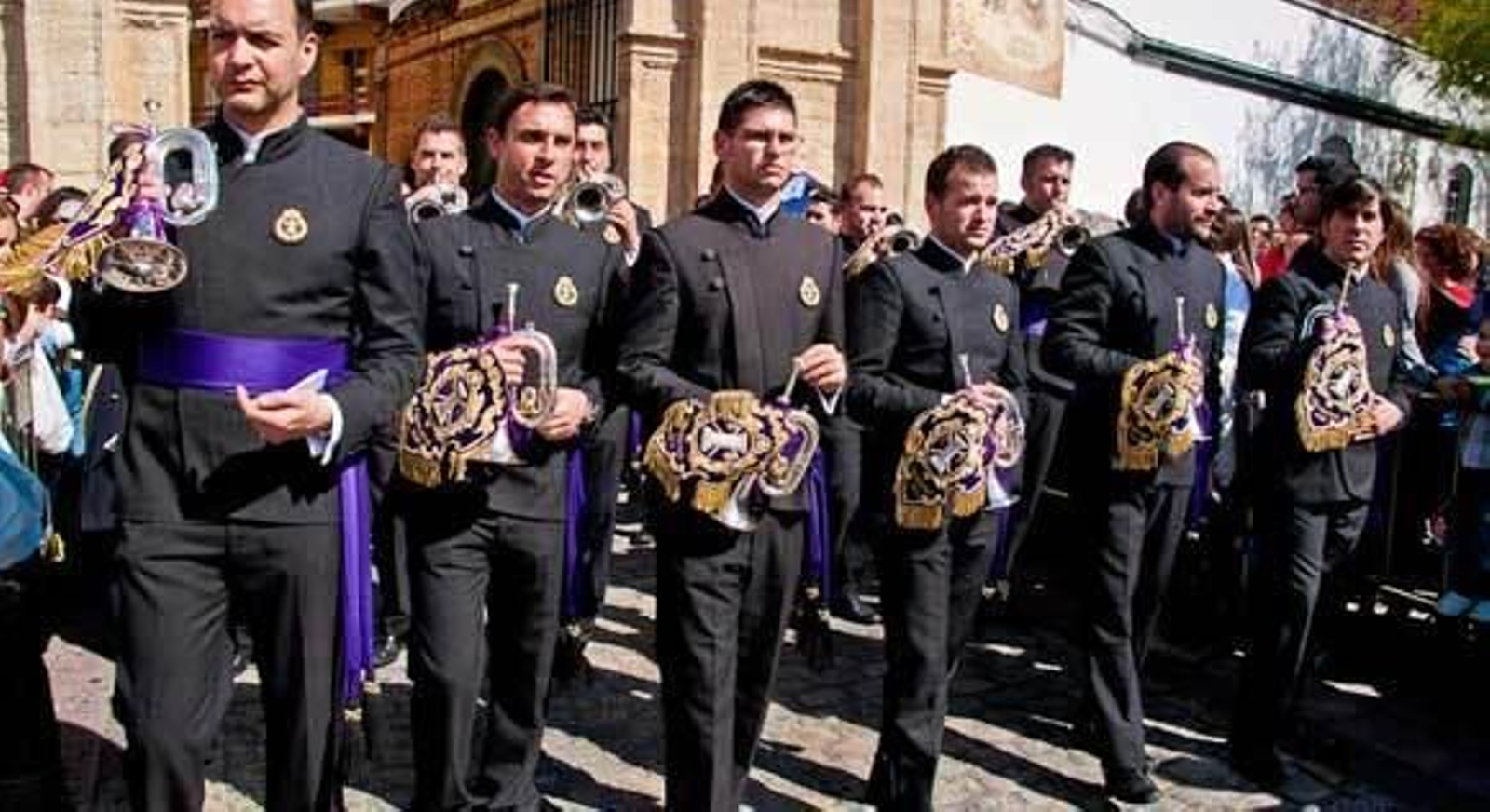 Zoido cede varias naves del parque Arte Sacro a Las Cigarreras