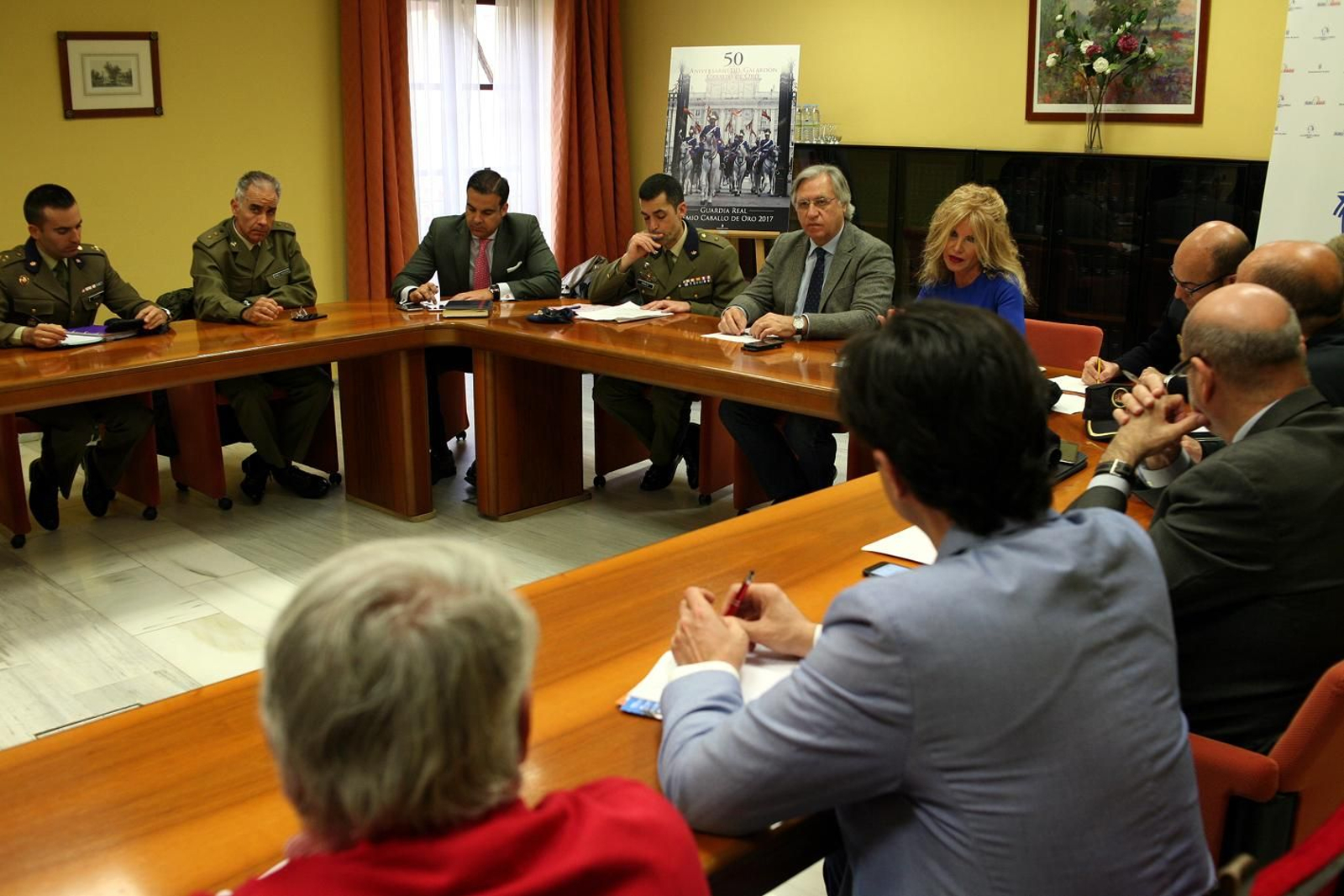 Una imagen de la reunión mantenida ayer en el Ayuntamiento.