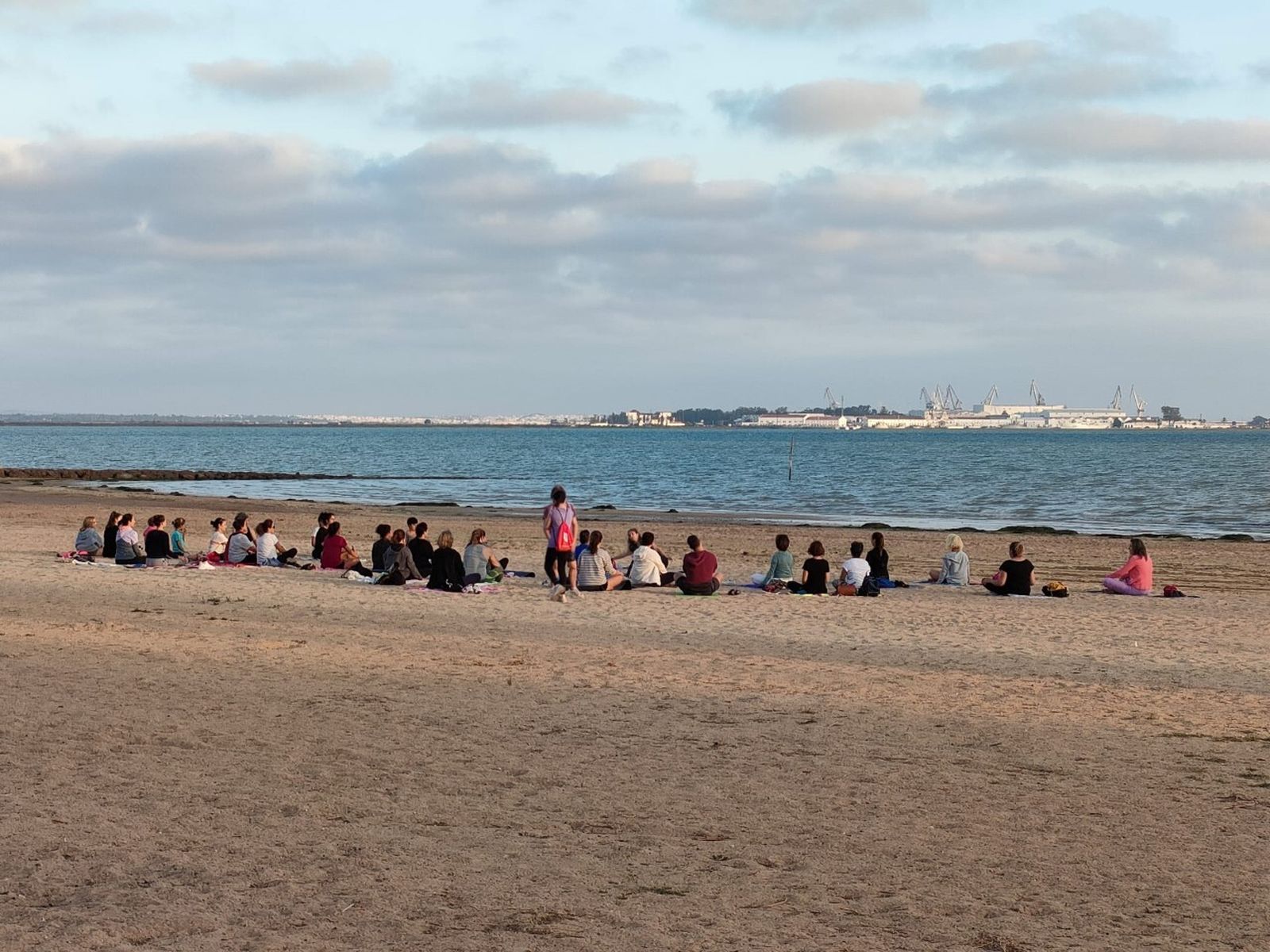 Yoga en la Playa de la Cachucha