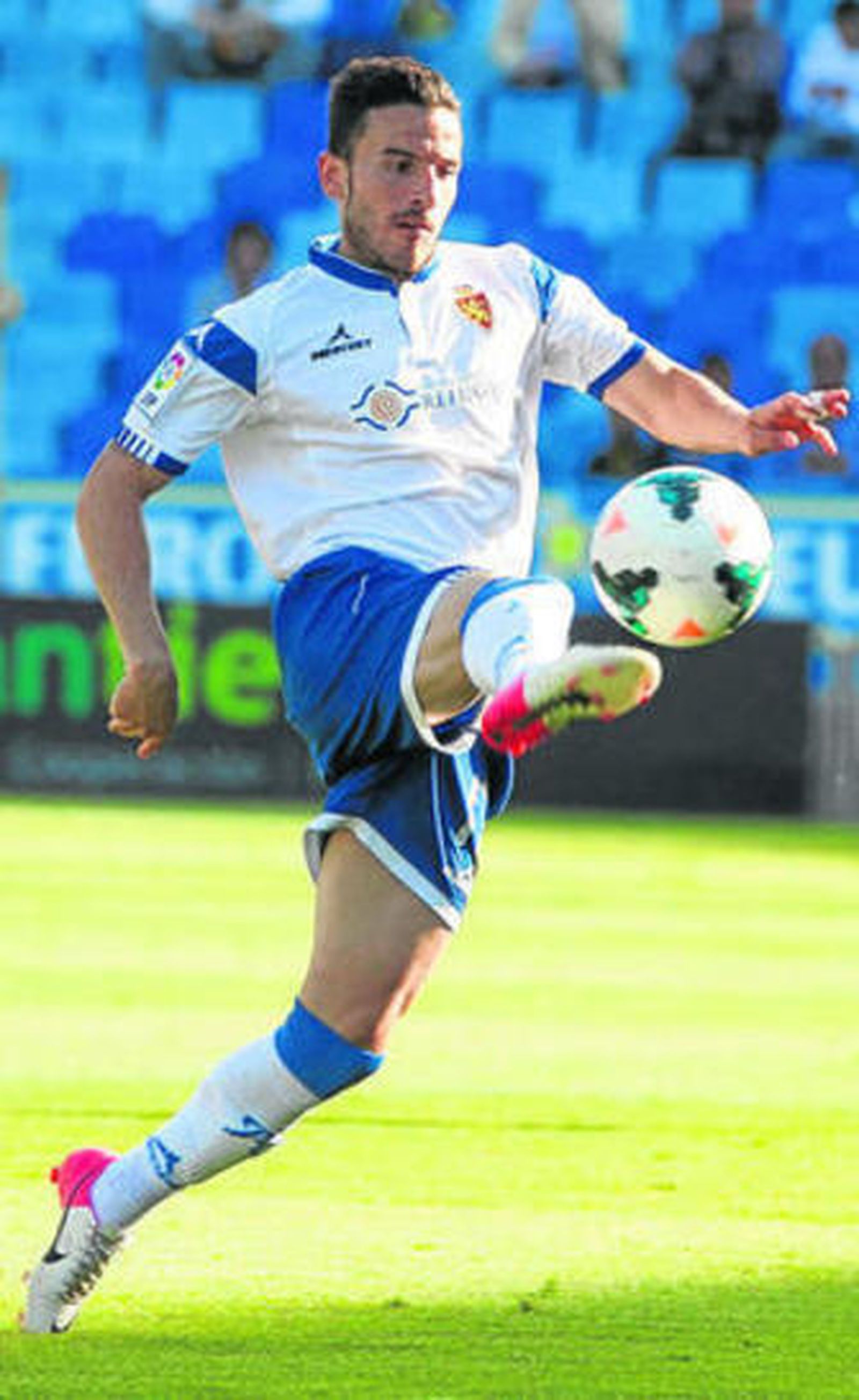 José Fernández, durante un choque con el Zaragoza.