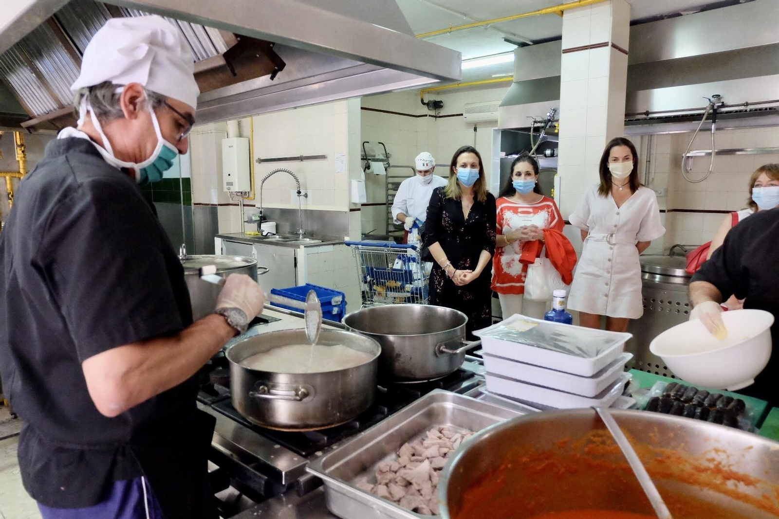 Visita a las cocinas de la Escuela Virgen de Belén.