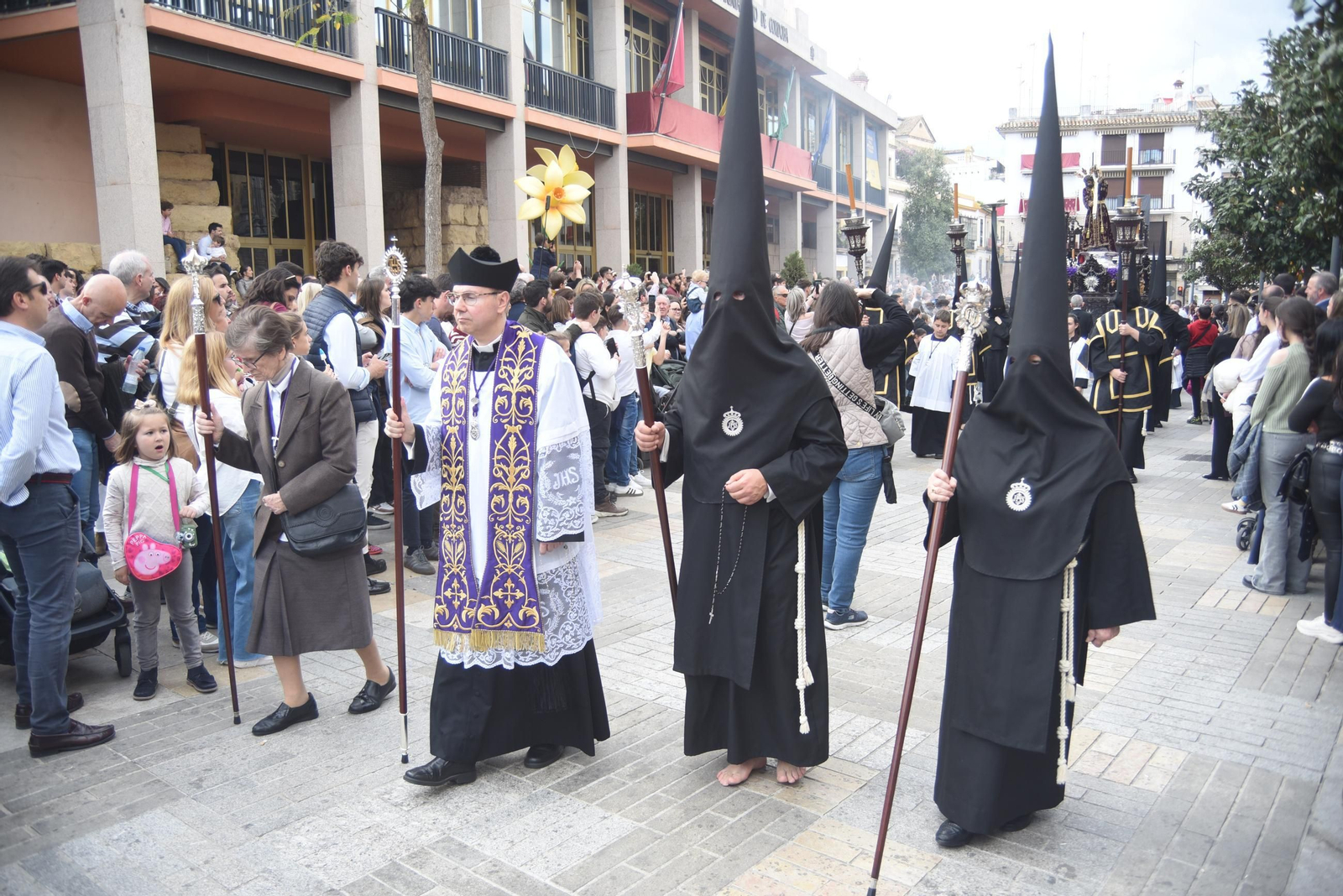 La procesión del Nazareno en este Jueves Santo de Córdoba, en imágenes