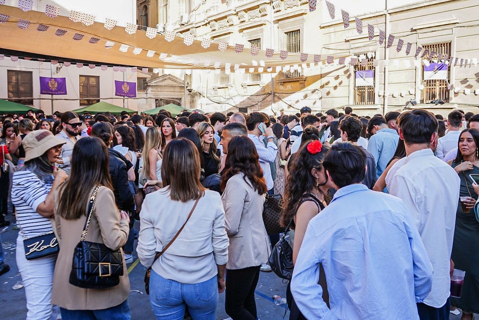 Los mejores momentos del primer día de Cruces en Granada en fotos
