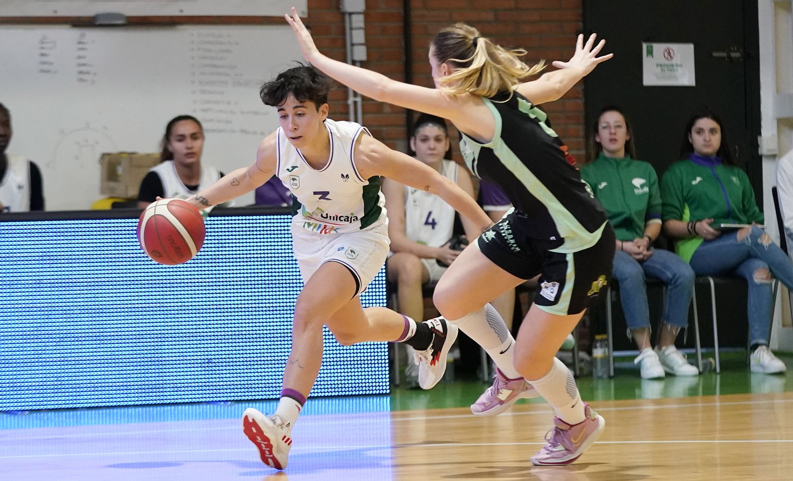 Rocío Ramírez reaparece tras un año lesionada con el Unicaja Femenino