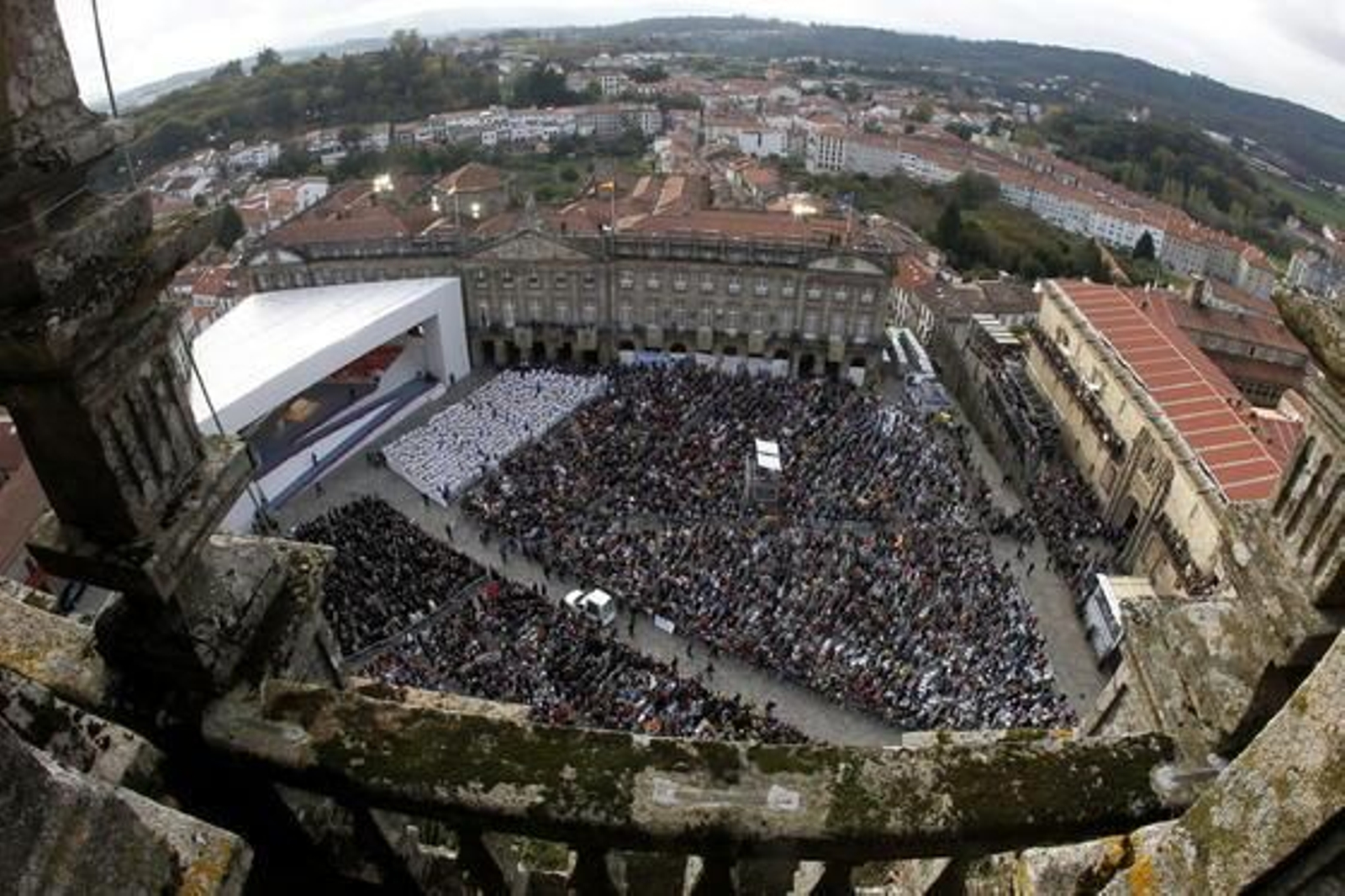 Vista de la plaza del Obradoiro desde la Catedral de Santiago. / AFP