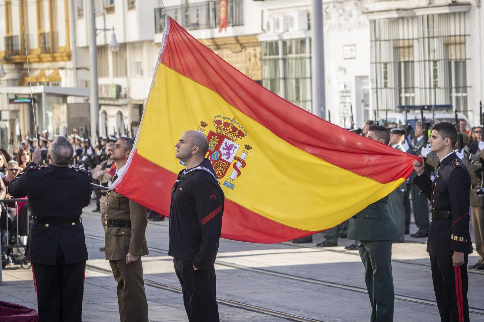 Las imágenes del homenaje a la bandera en San Fernando