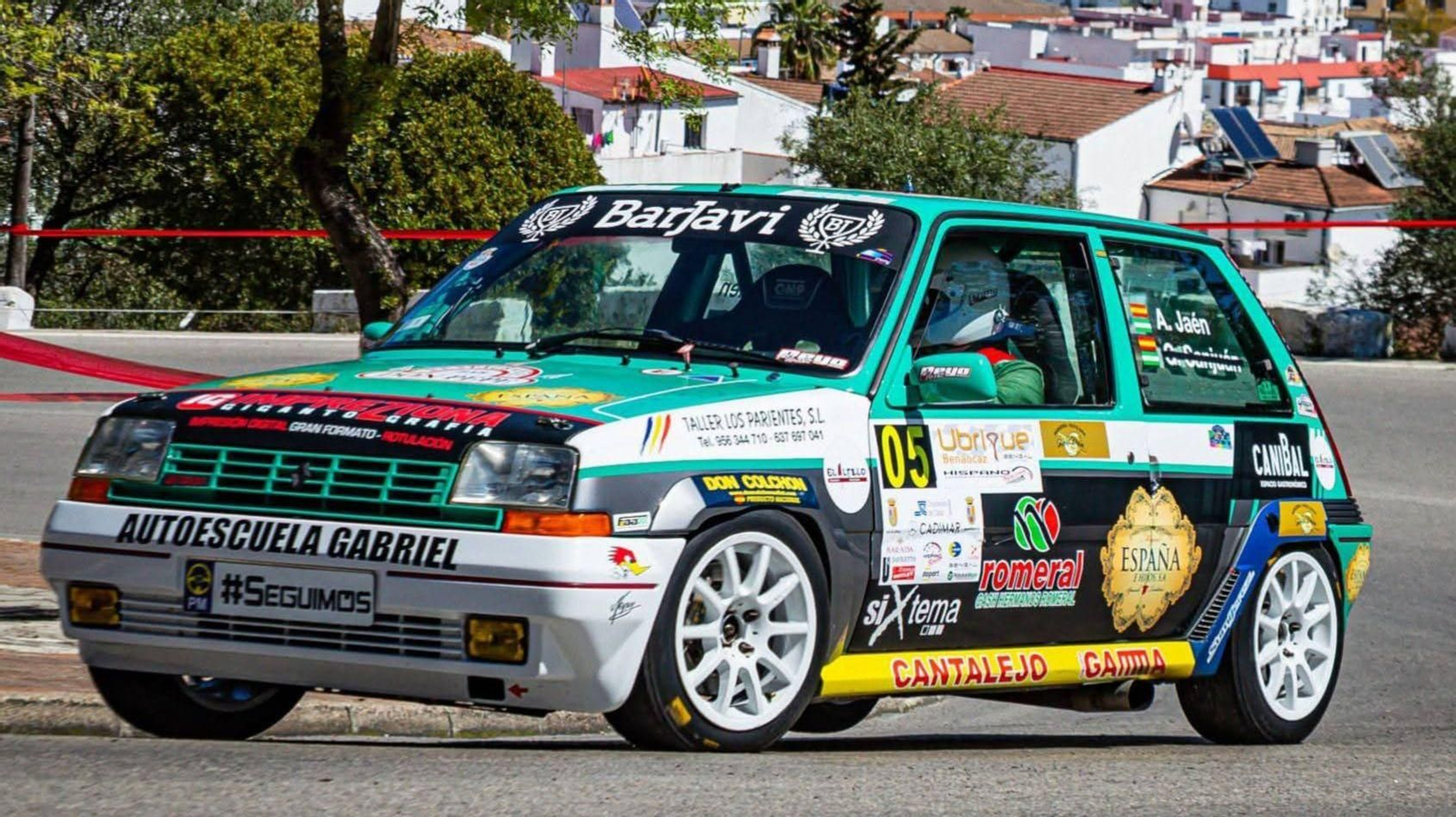 El Renault 5 GT Turbo de Amador Jaén estrena esta temporada una nueva mecánica.