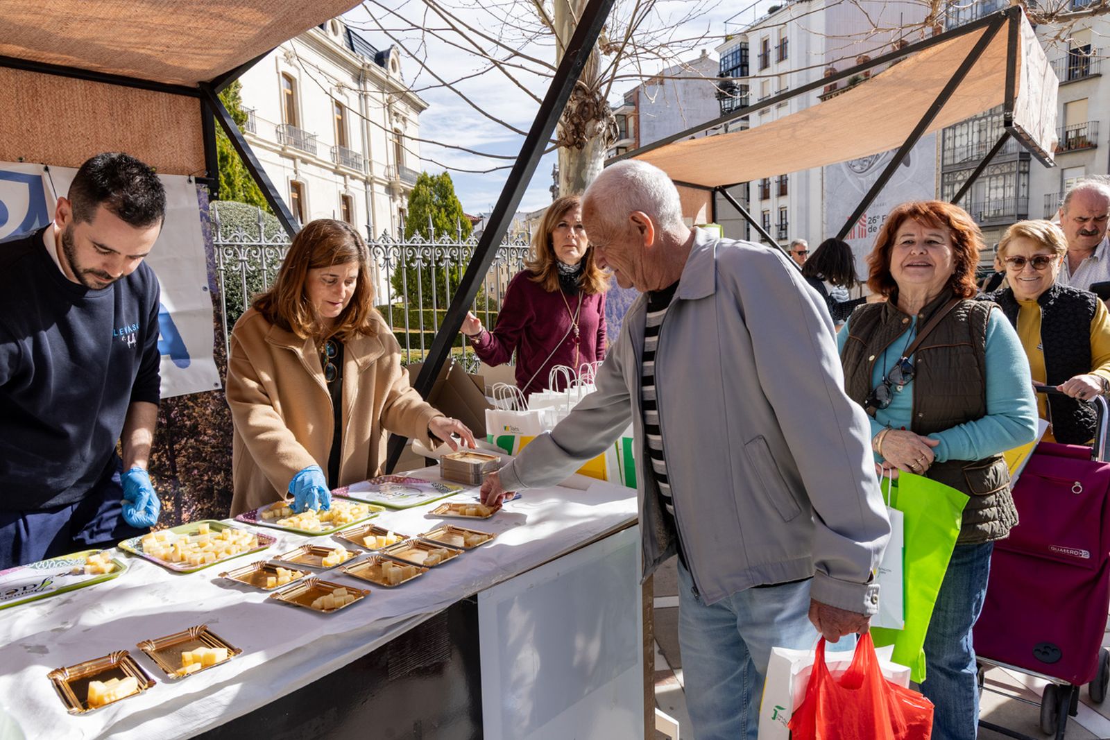 Izado de la Bandera de Andalucía y en un desayuno molinero en Jaén