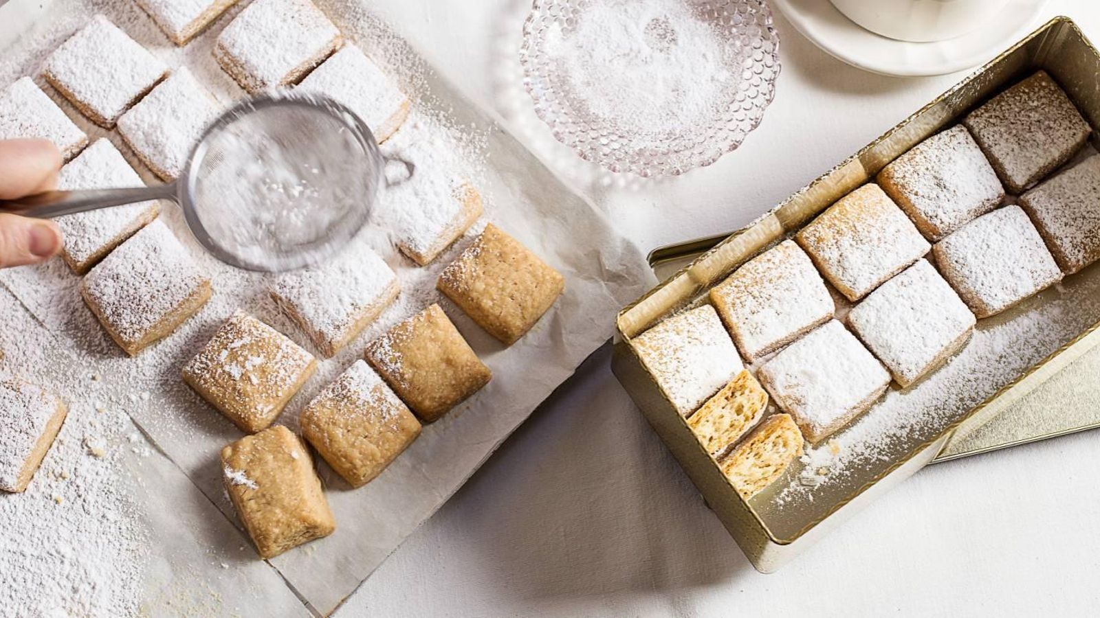 Varias bandejas de dulces