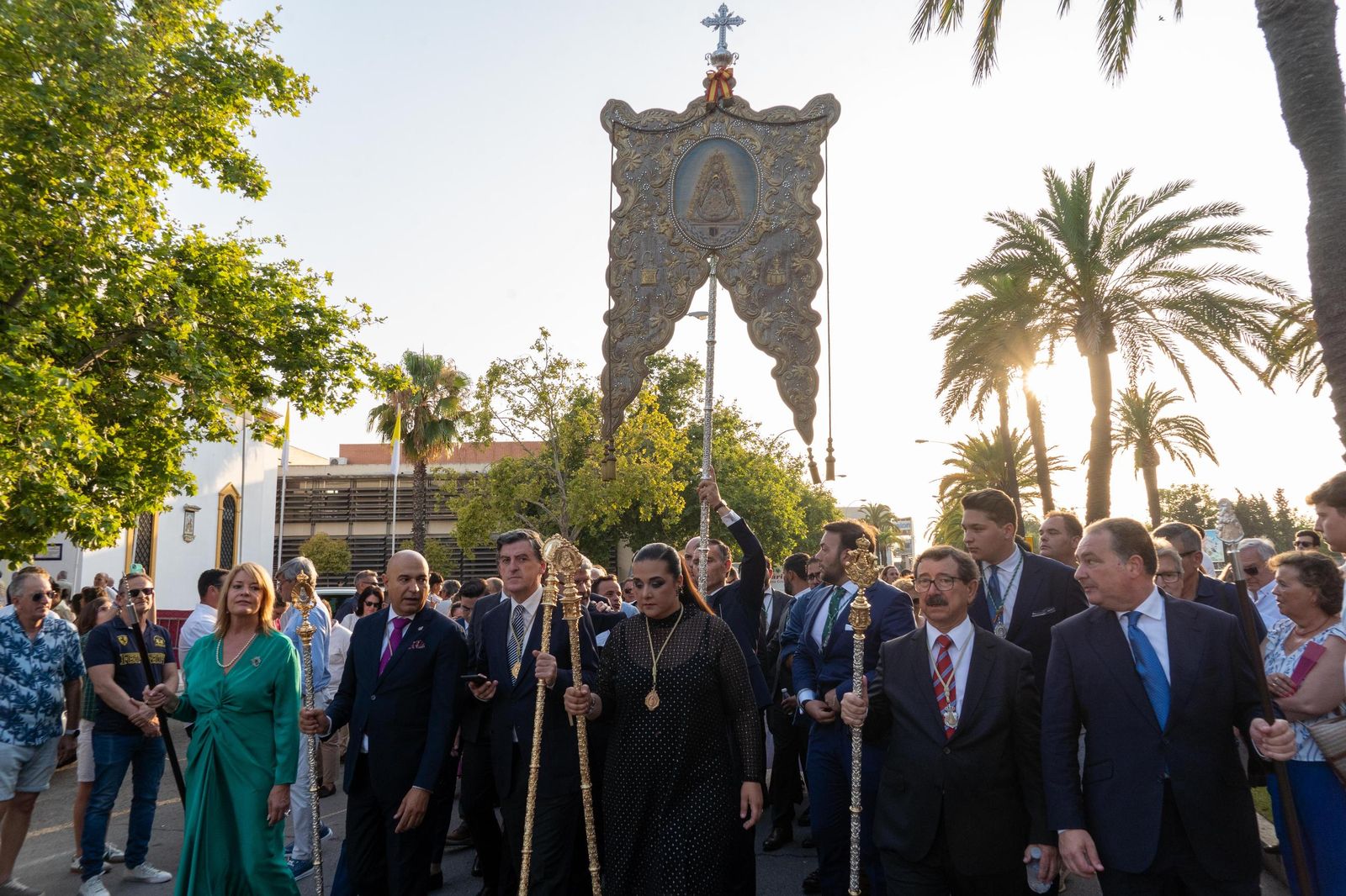 Imágenes del Rosario Jubilar rociero celebrado por las 25 hermandades filiales de la Matriz de Almonte en La Merced