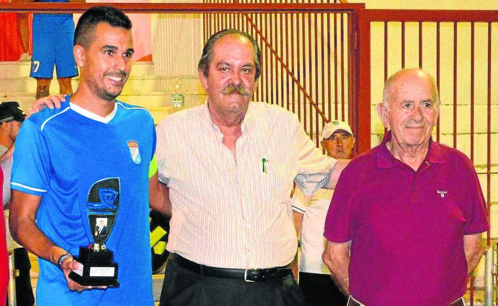 Manolo Bernal (d), junto a Andrés Oñate, presidente del Florida.