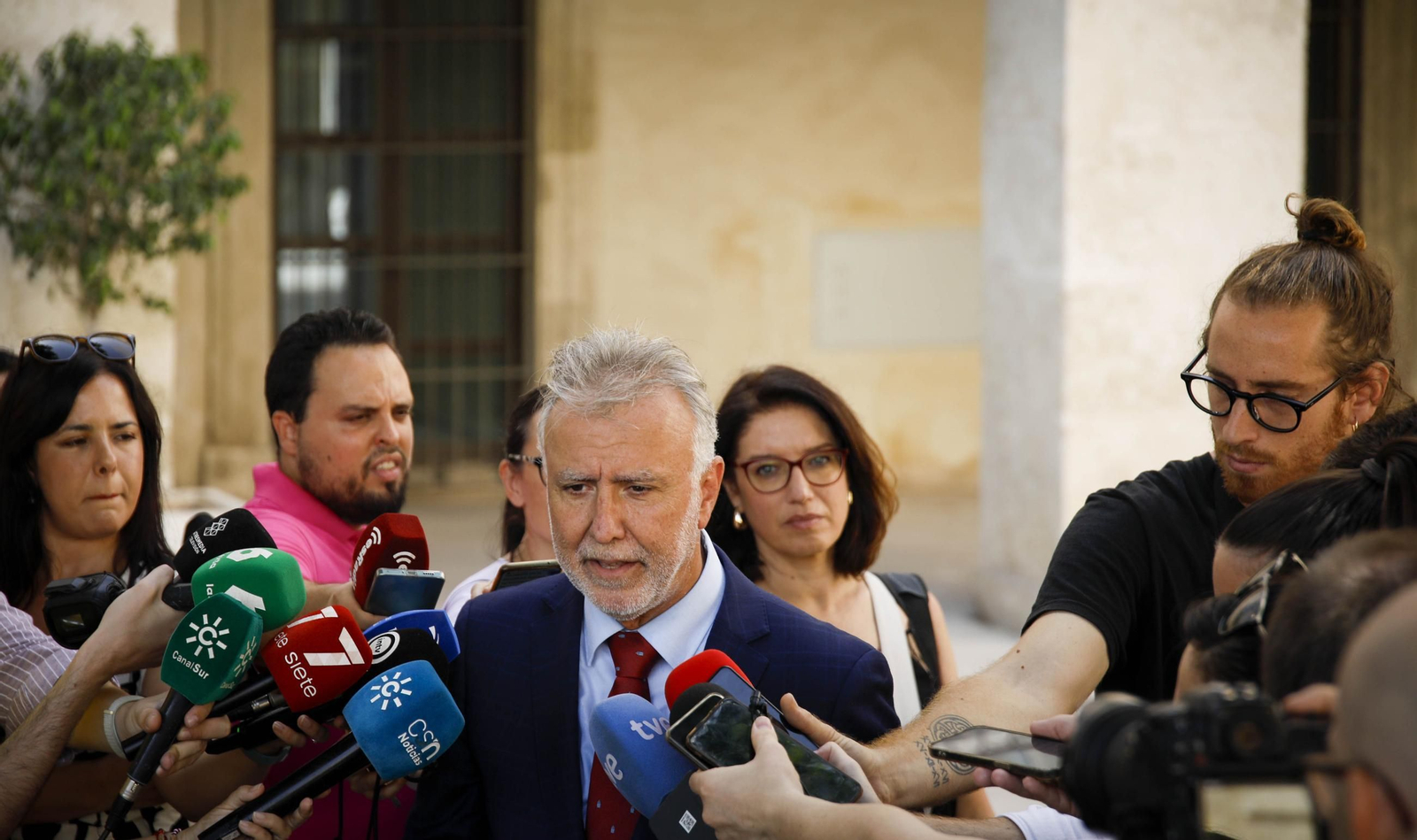 Placa de memoria histórica en el monumento de los coloraos, en imágenes