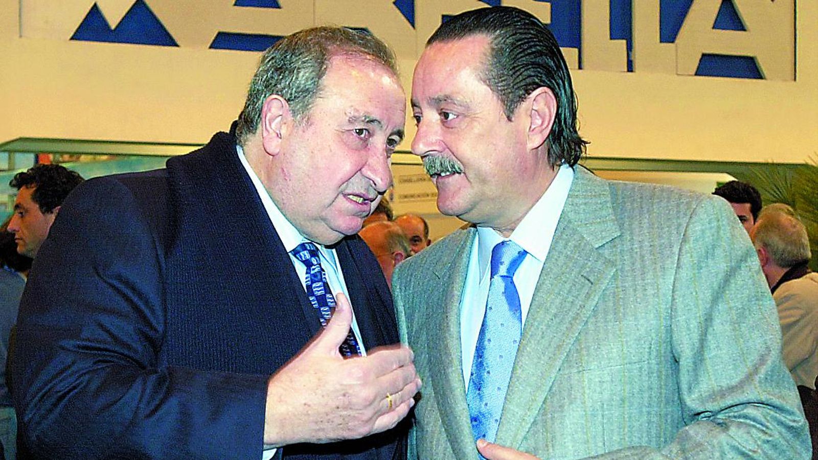 Jesús Gil y Julián Muñoz mantendrán un vínculo de confianza por poco tiempo tras la dimisión del primero. Una airada intervención en 'Salsa rosa', con acusaciones mutuas,  destapará una fatal caja de los truenos