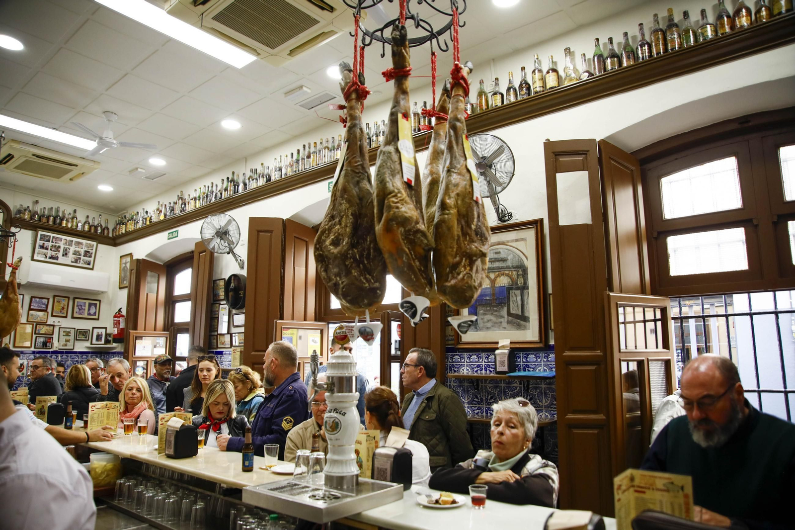 Bodegas y tabernas castizas de Almería, en imágenes