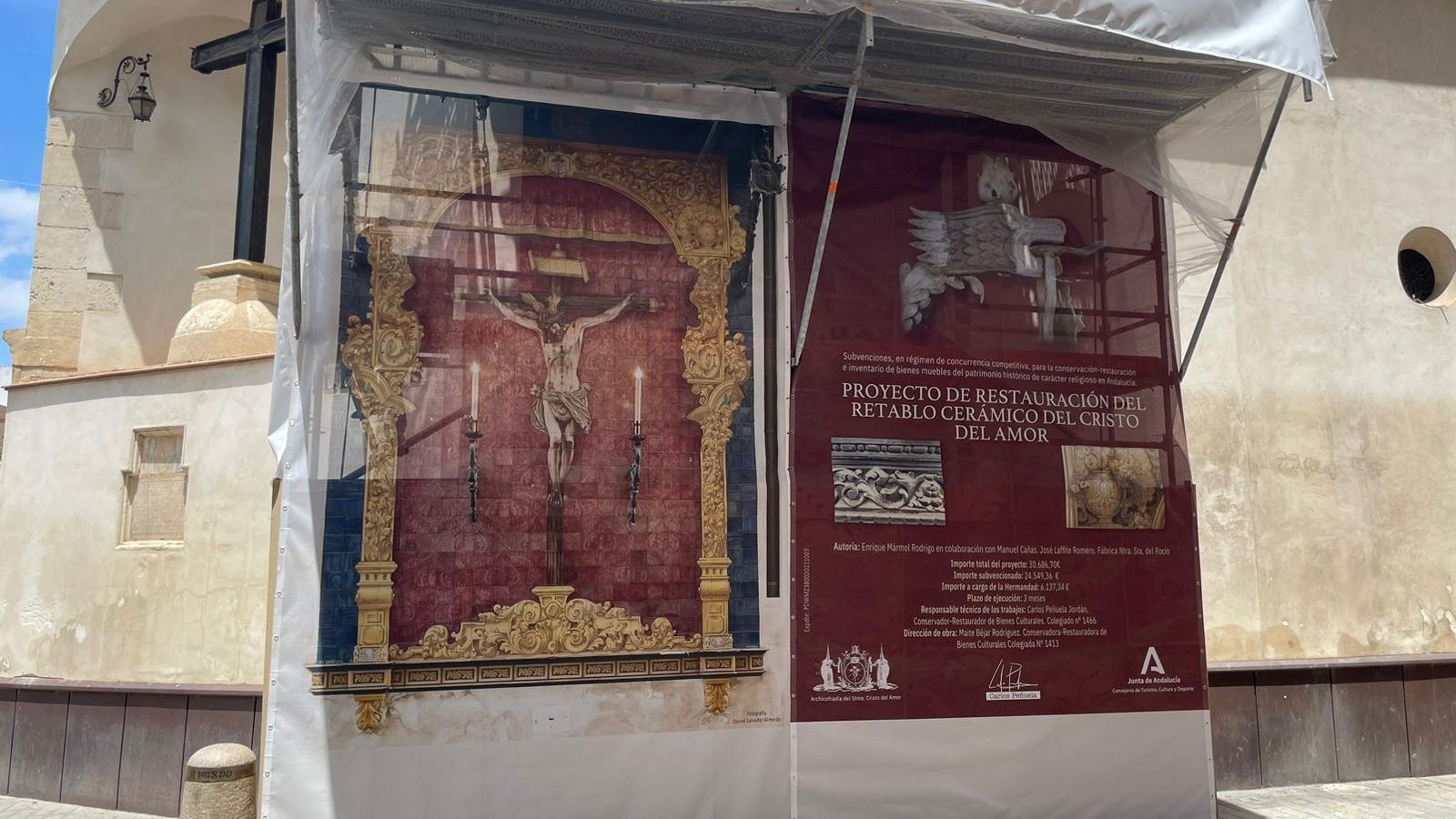 Lona que cubre el andamiaje instalado para la restauración